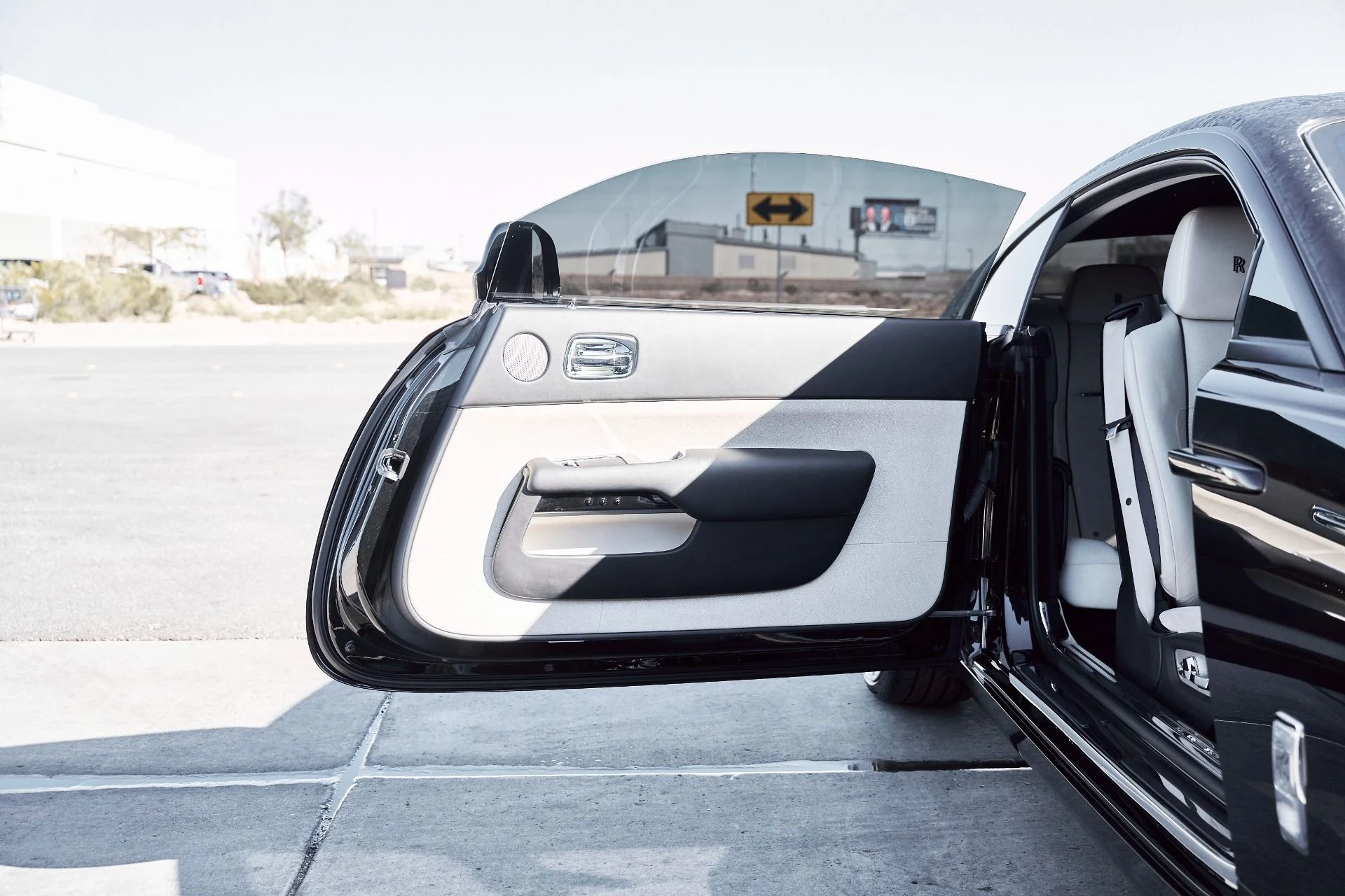 mph022_3248906790_Used_2015_Rolls_Royce_Wraith_1770669817_89fbc21380