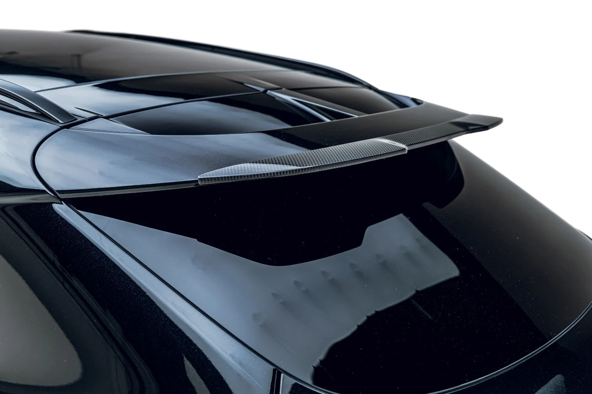 mph022_3249859363_Used_2023_Aston_Martin_DBX_707_1782930753_732d46177e