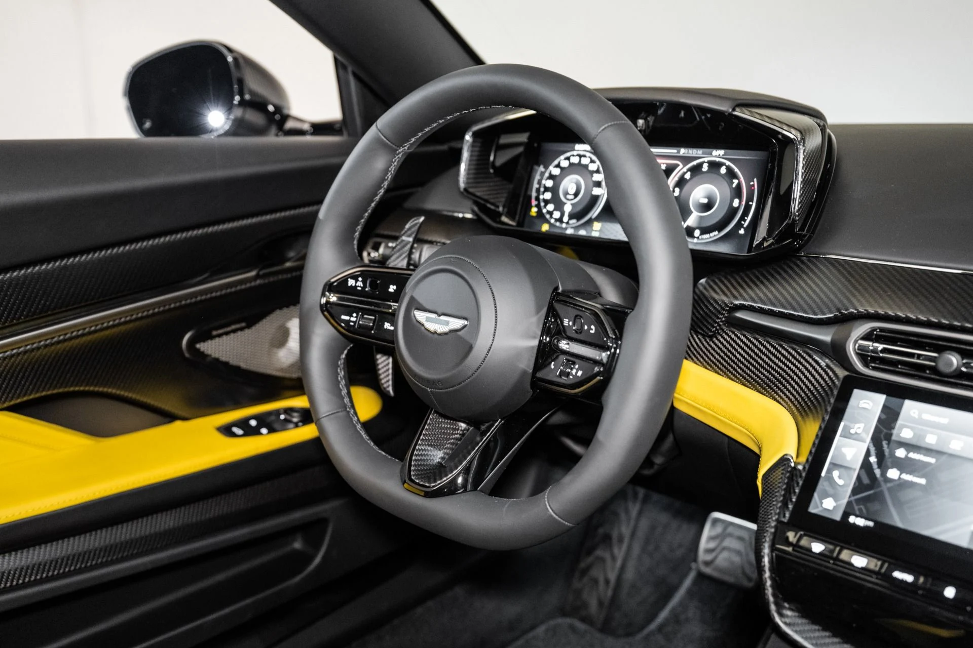 mph022_3250775499_Used_2025_Aston_Martin_Vanquish_1741191405_810fa4da25