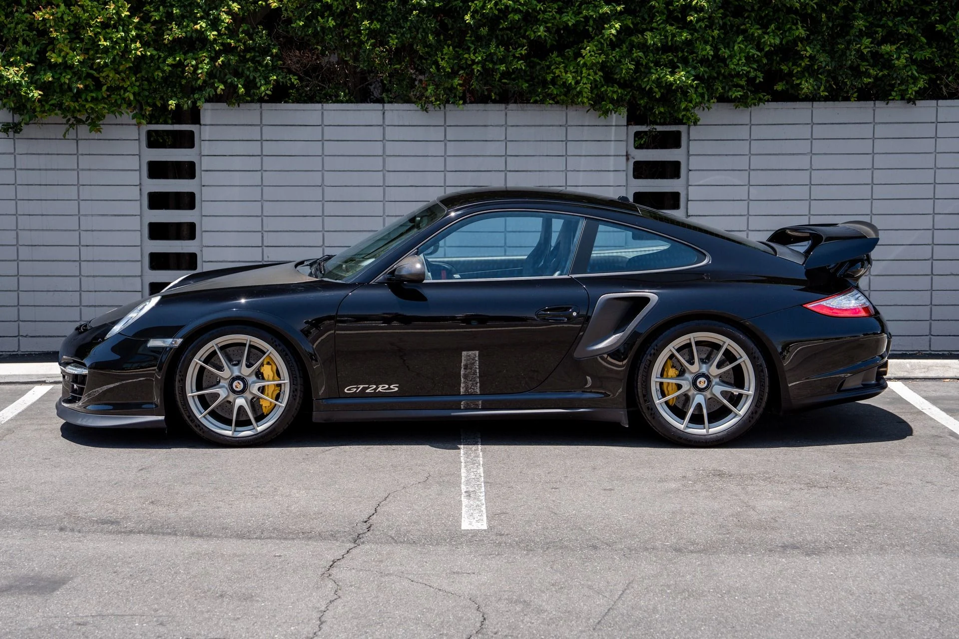 mph022_3252422618_Used_2011_Porsche_911_GT_2_RS_1752601695_e8aab243c2