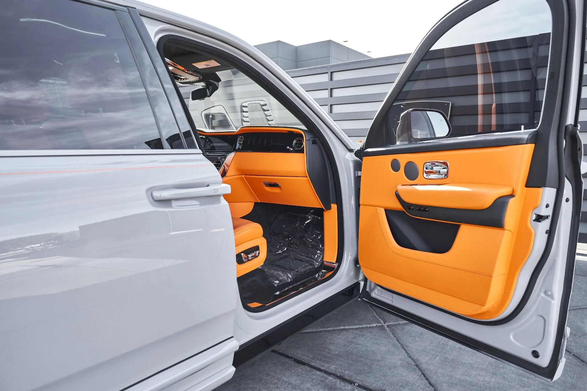 mph022_3258387049_Used_2025_Rolls_Royce_Cullinan_1766456613_a8ac80b16d