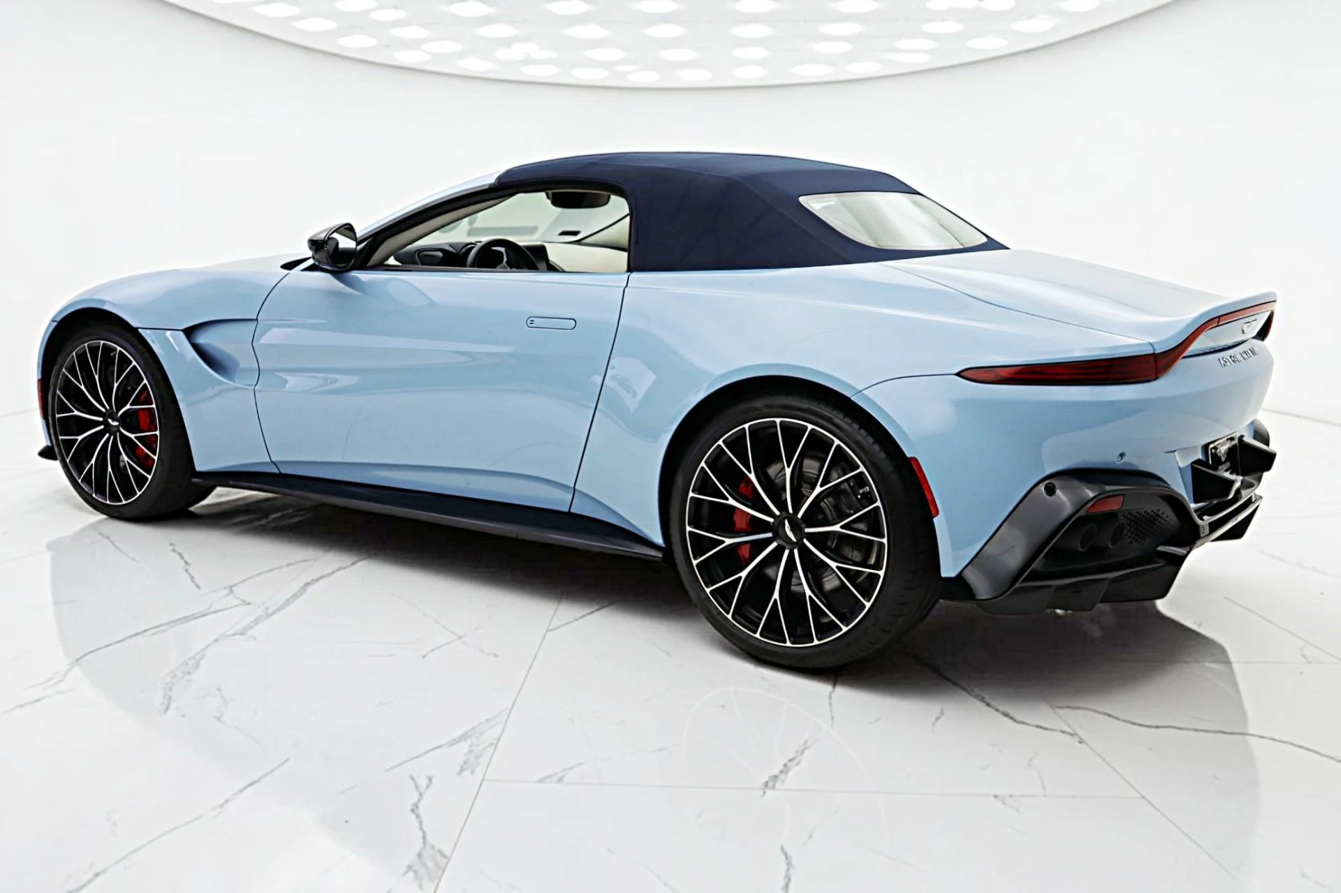 mph022_3258921269_Used_2022_Aston_Martin_Vantage_Roadster_92e4422c75