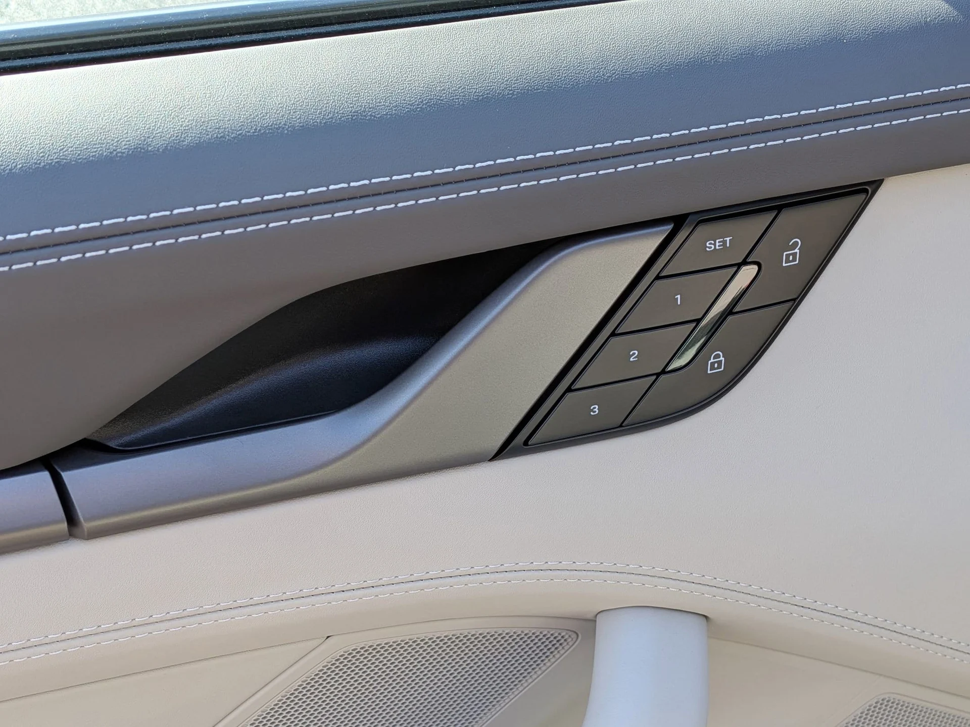 mph022_3273938356_a34d6c11c2f775bd4bea75210e578c84x_f954f80444