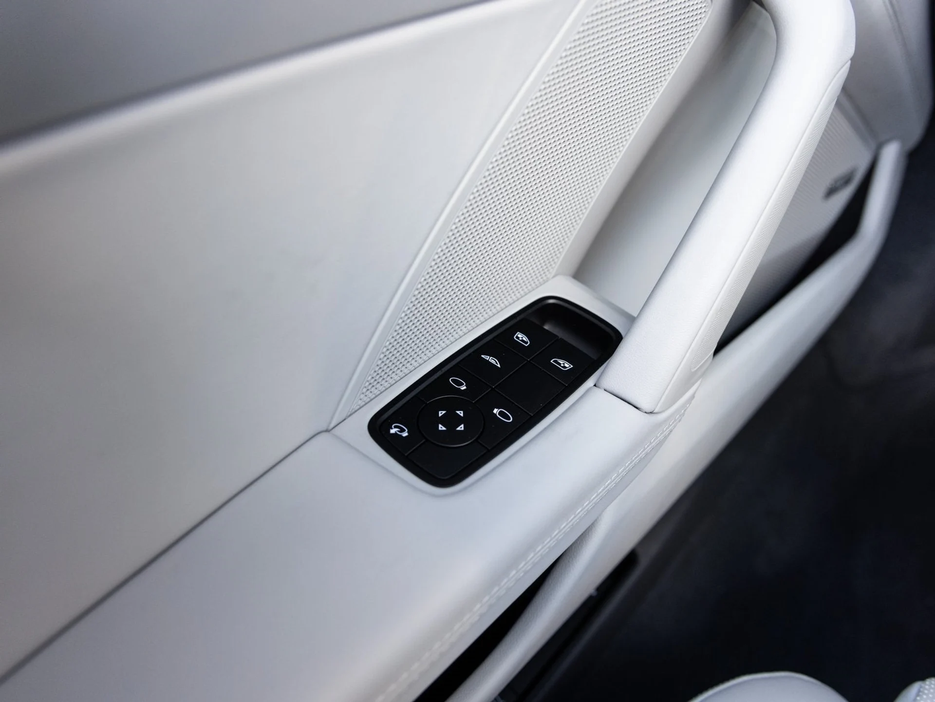 mph022_3274604947_23_74572fcd59