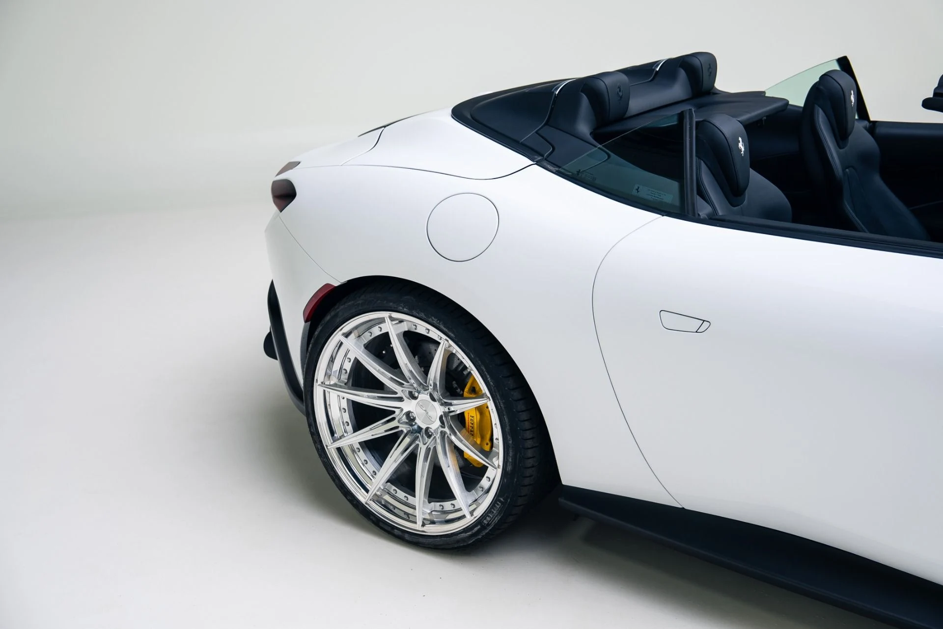 mph022_3274931637_Used_2025_Ferrari_Roma_Spider_1766089214_6d77a59195