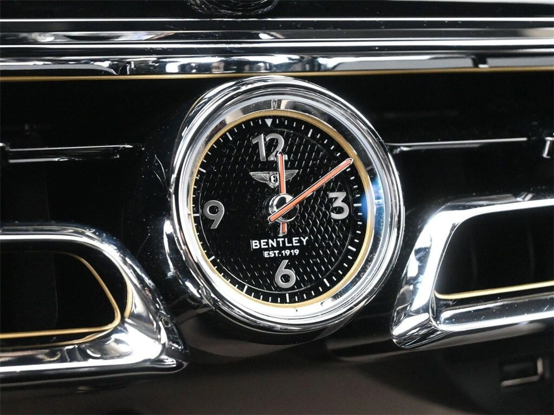 mph022_3286592105_6992e9c37b509859c7ba12c873c90d4ex_5ead7ac553