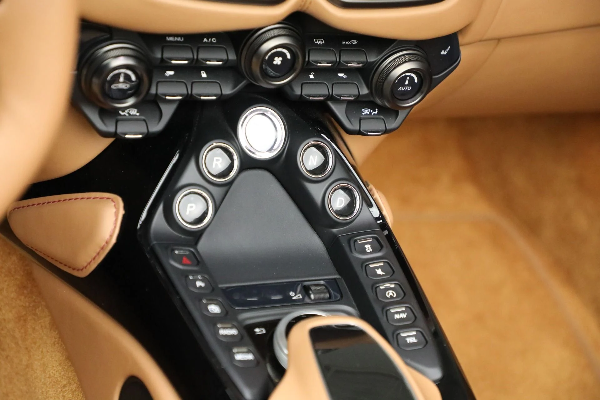 mph022_3291204901_Used_2022_Aston_Martin_Vantage_8772bcae75