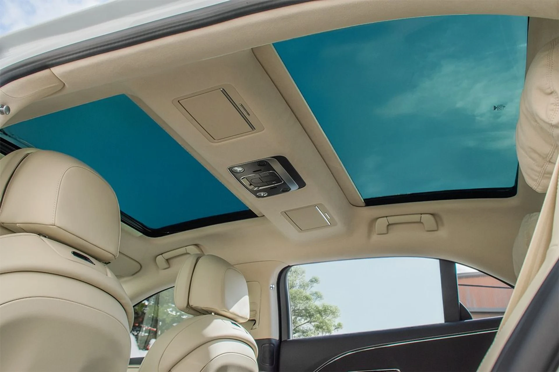 mph022_3295357258_Used_2024_Bentley_Flying_Spur_V8_1730873609_4fadb9d60f