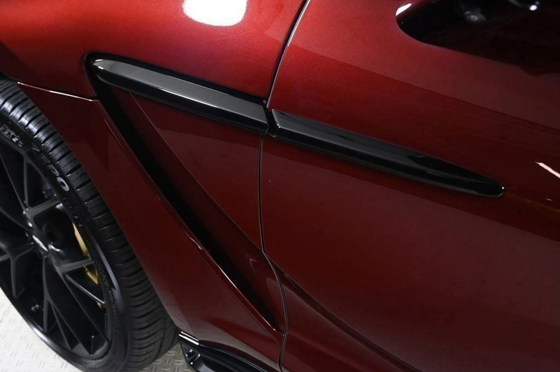 mph022_3297666381_new_2025_aston_martin_dbx_707awd_11350_22854858_22_1024_4f41fa93d7