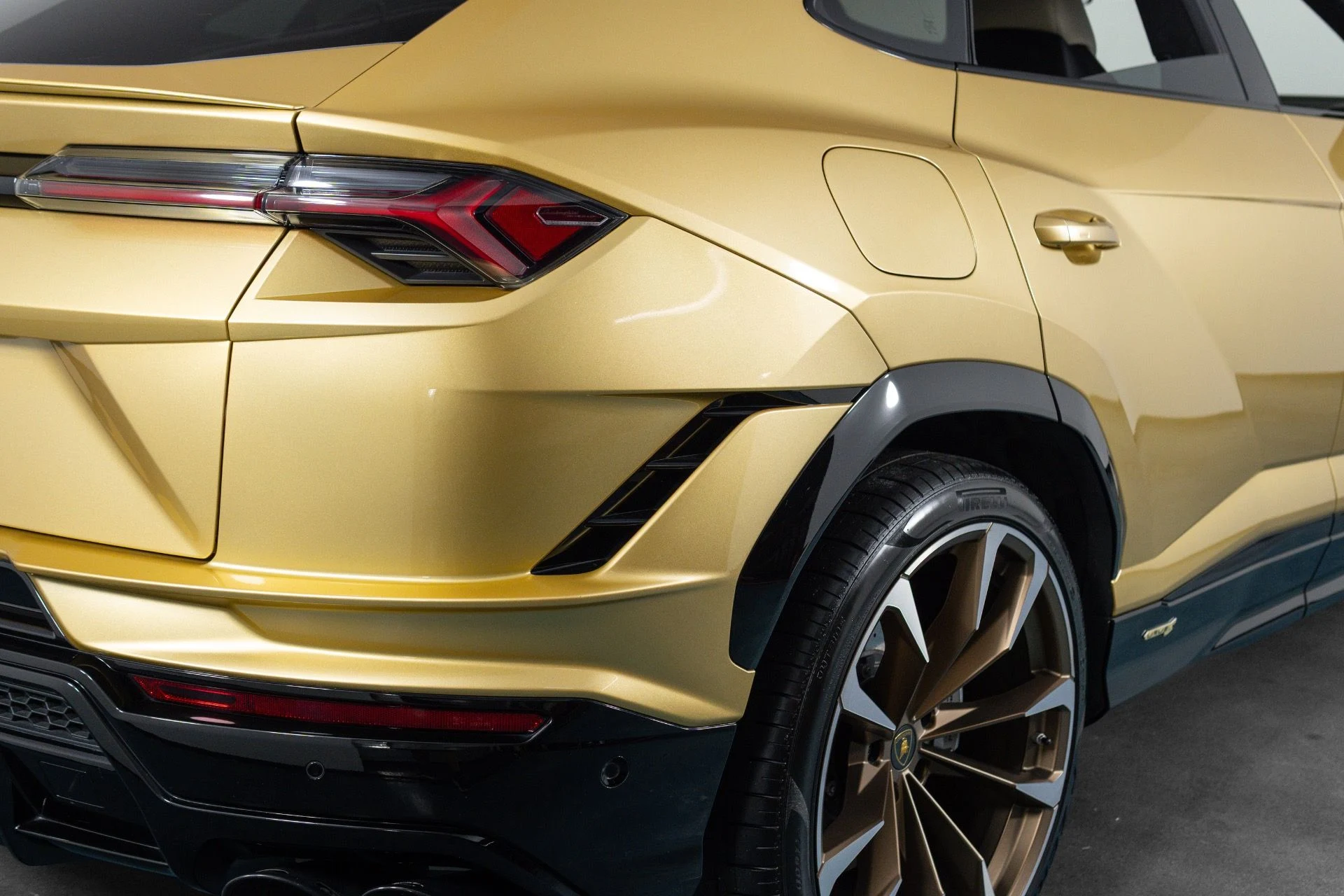 mph022_3299979433_Used_2023_Lamborghini_Urus_S_1781741186_ceb04cd6ae