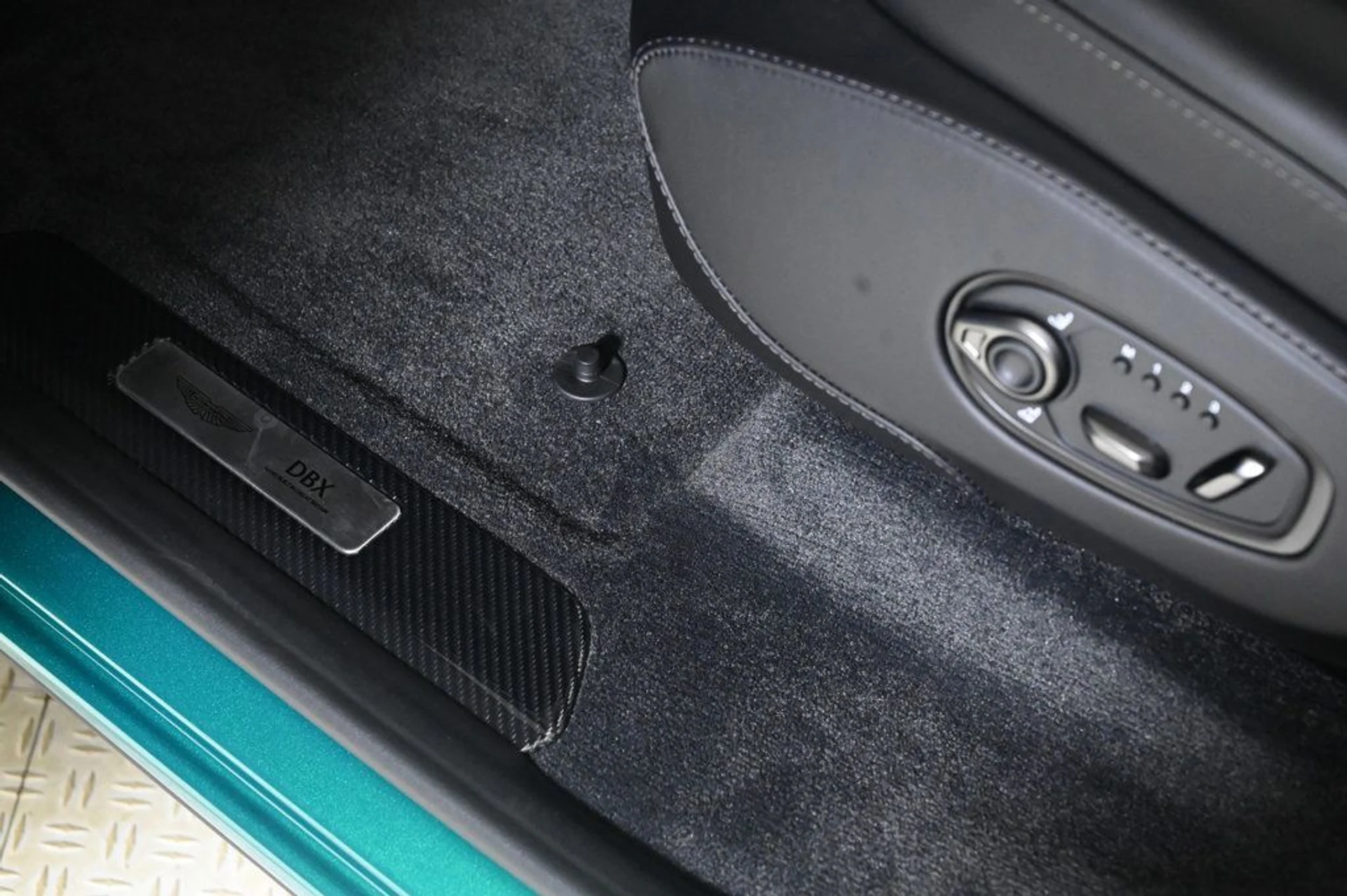 mph022_3302830732_new_2026_aston_martin_dbx_707awd_11350_22968751_22_1024_7a3cab6591