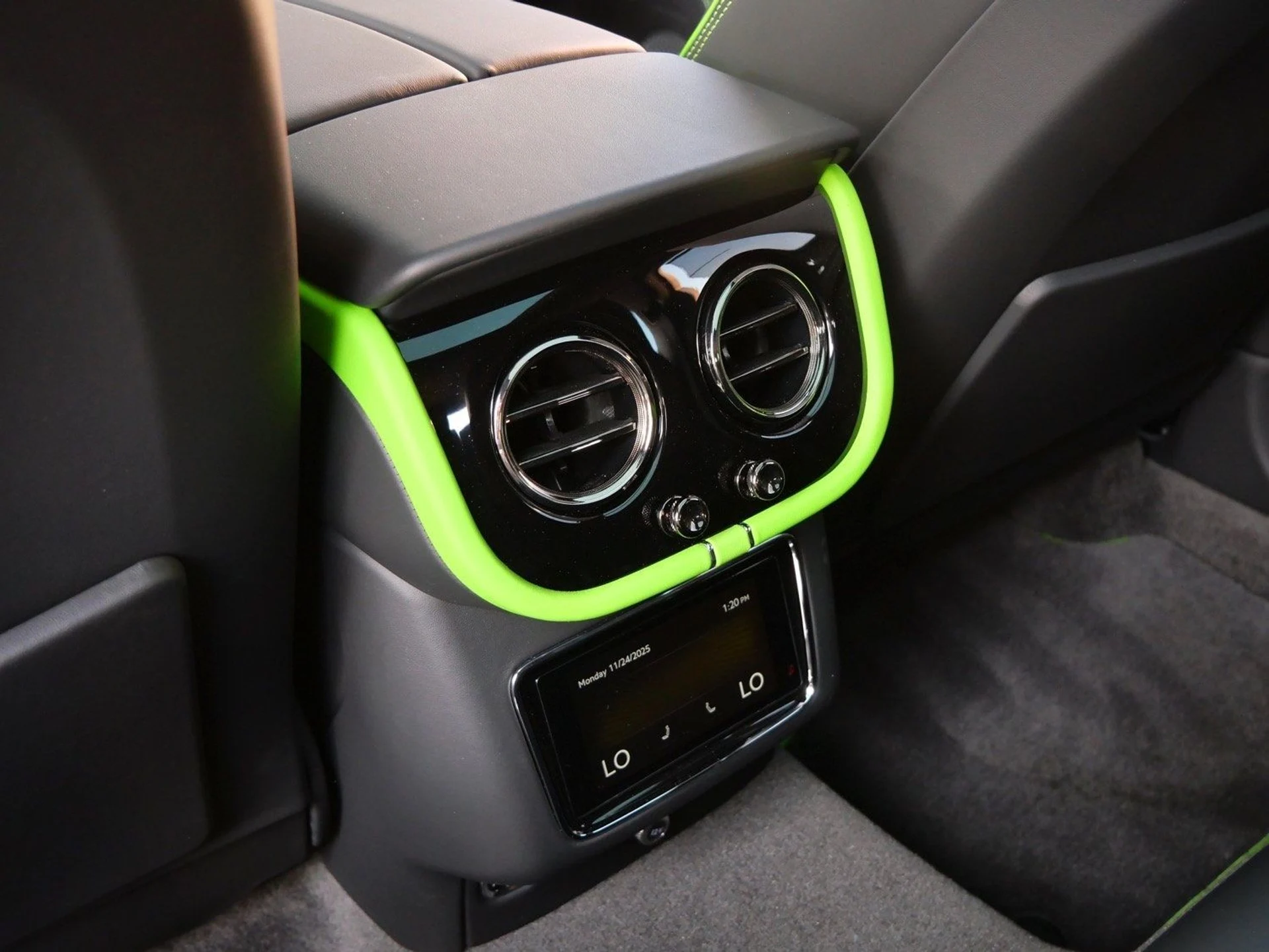 mph022_3303097753_7e02d148cf2f43e4eb0c61a125cbdc69x_d100b7838d