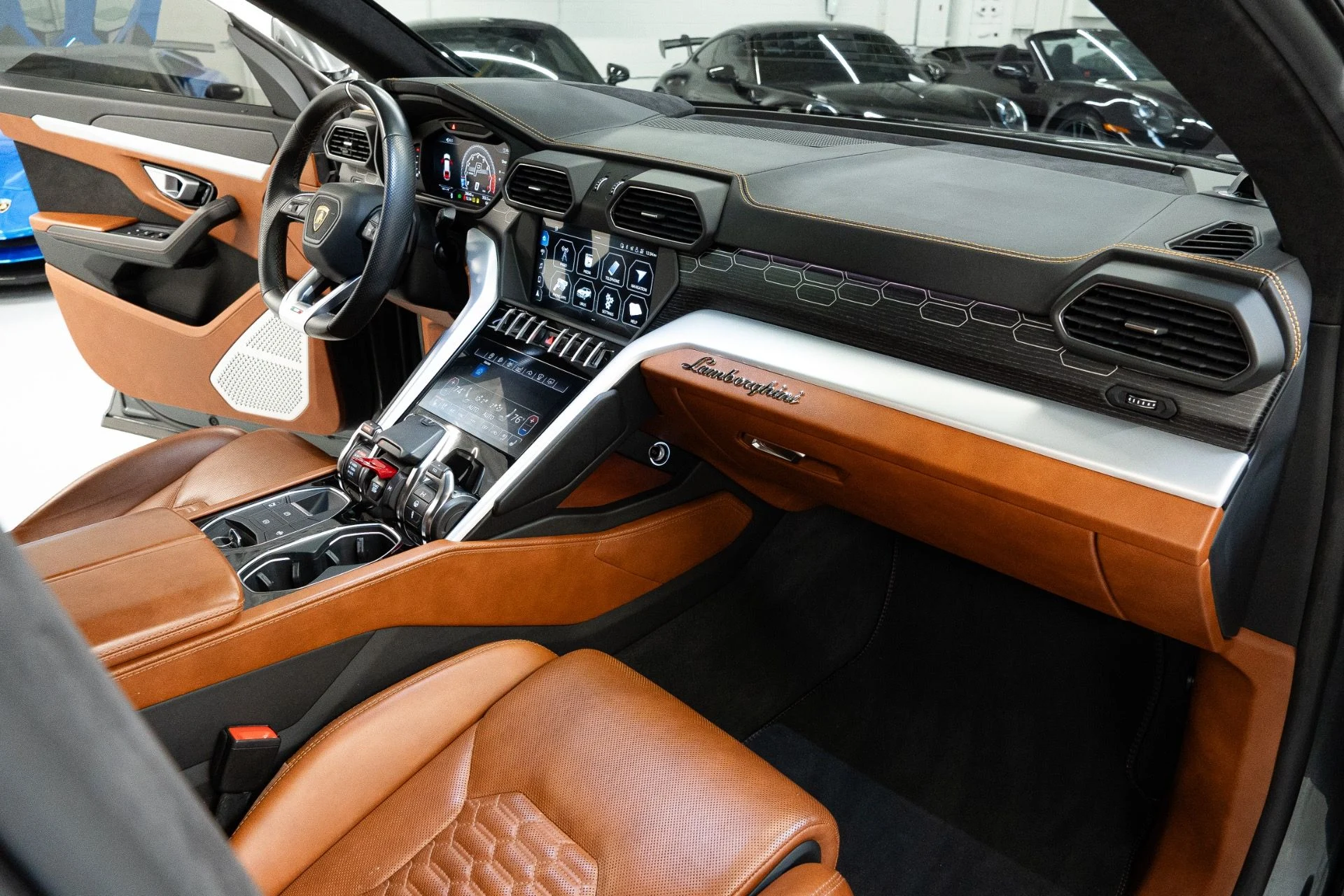 mph022_3307862228_Used_2019_Lamborghini_Urus_1770318658_f89611e13e