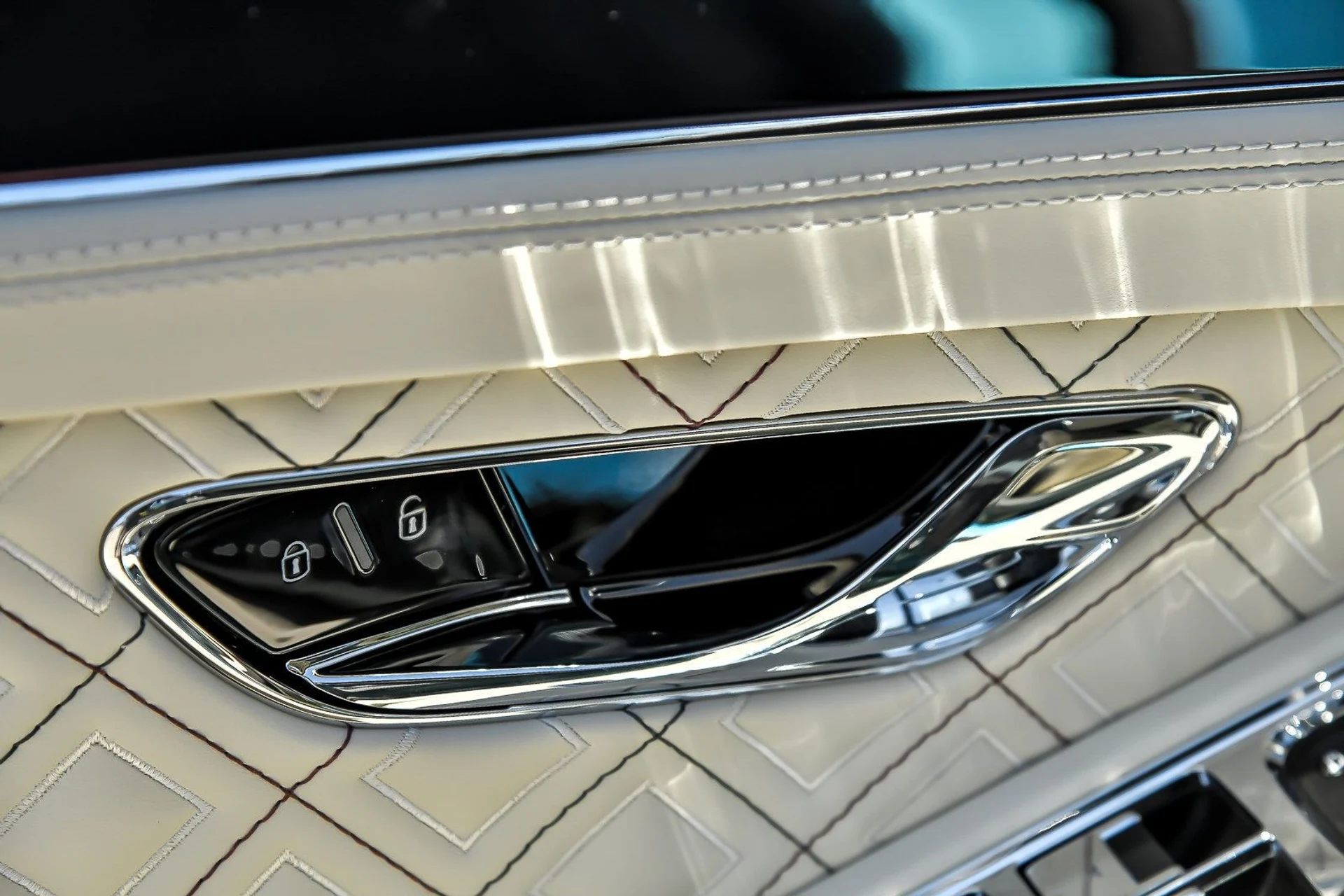 mph022_3308916014_576d39cbd3c59a2a76075e18b3ab6476x_fb24952bdf