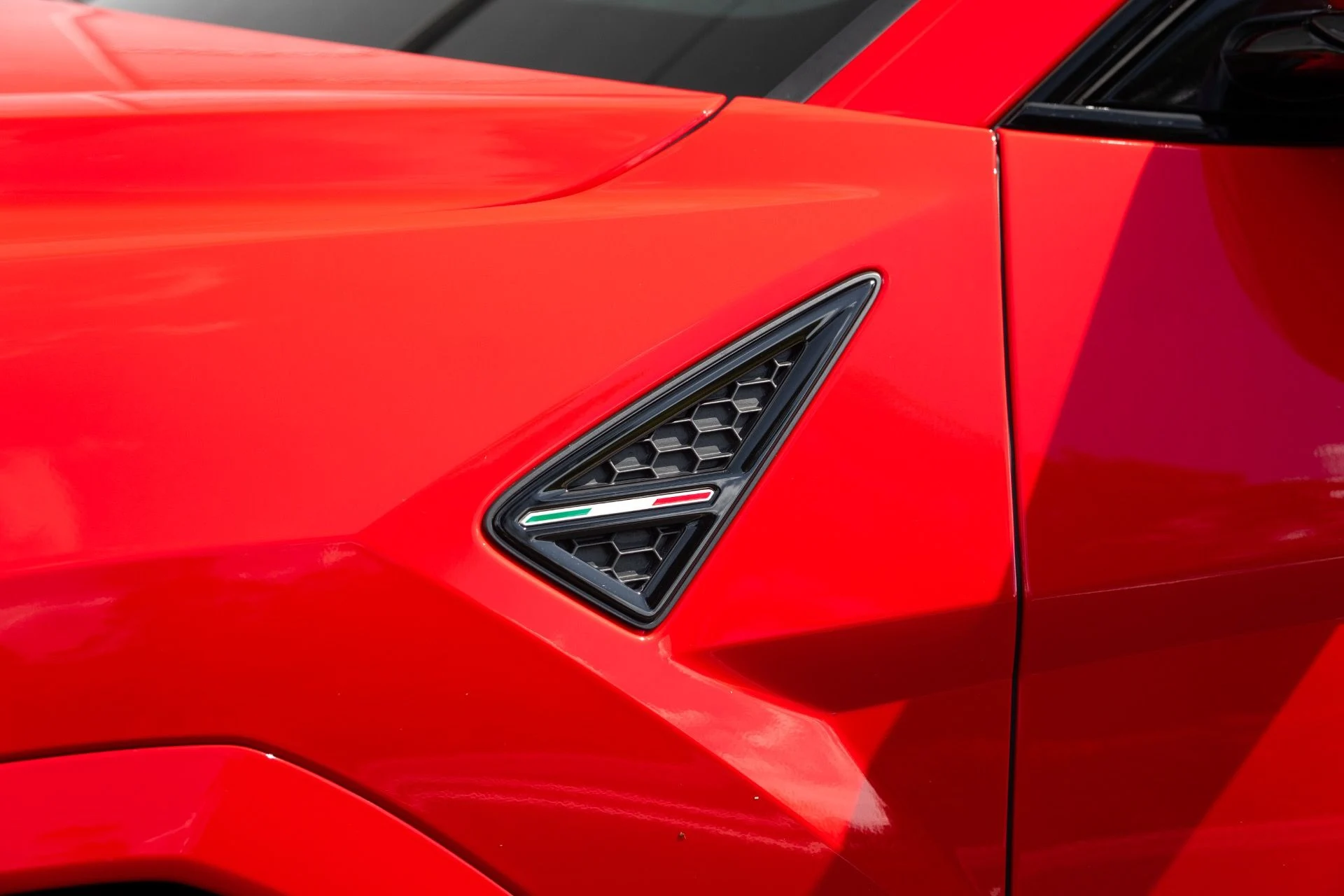 mph022_3313420759_Used_2023_Lamborghini_Urus_S_1771018679_07a665684c