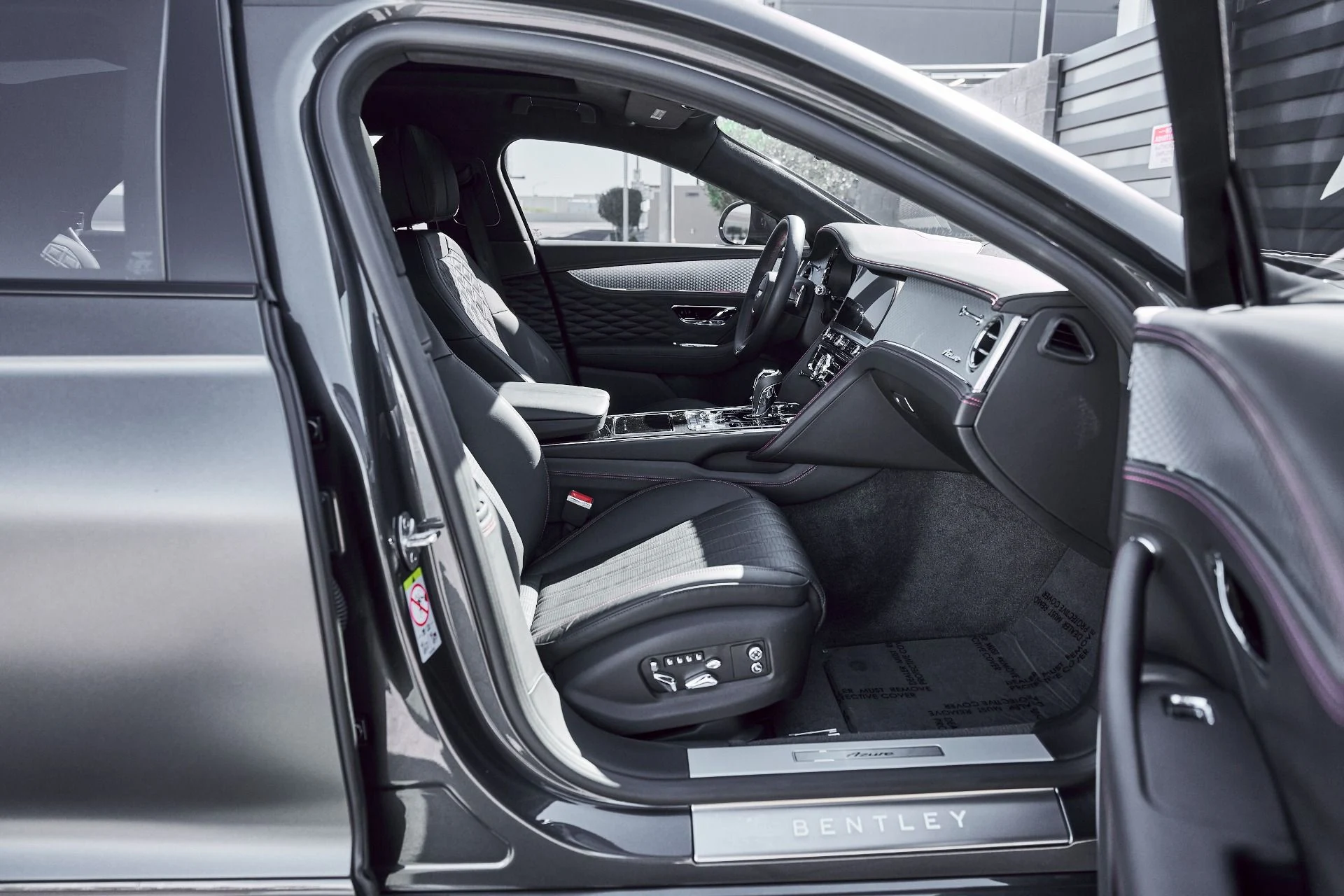 mph022_3313607172_Used_2023_Bentley_Flying_Spur_V8_1773280638_24abc5deae