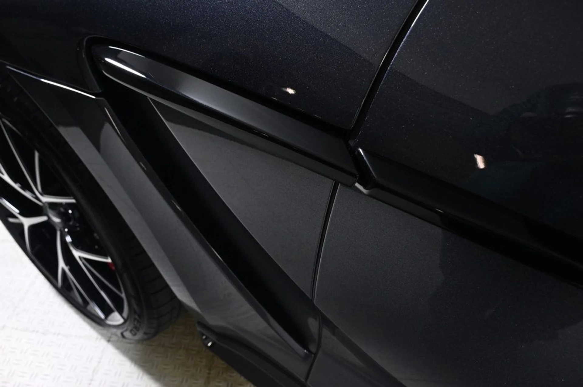 mph022_3318616145_new_2026_aston_martin_dbx_707awd_11350_22972758_23_1024_a61efc4fb0