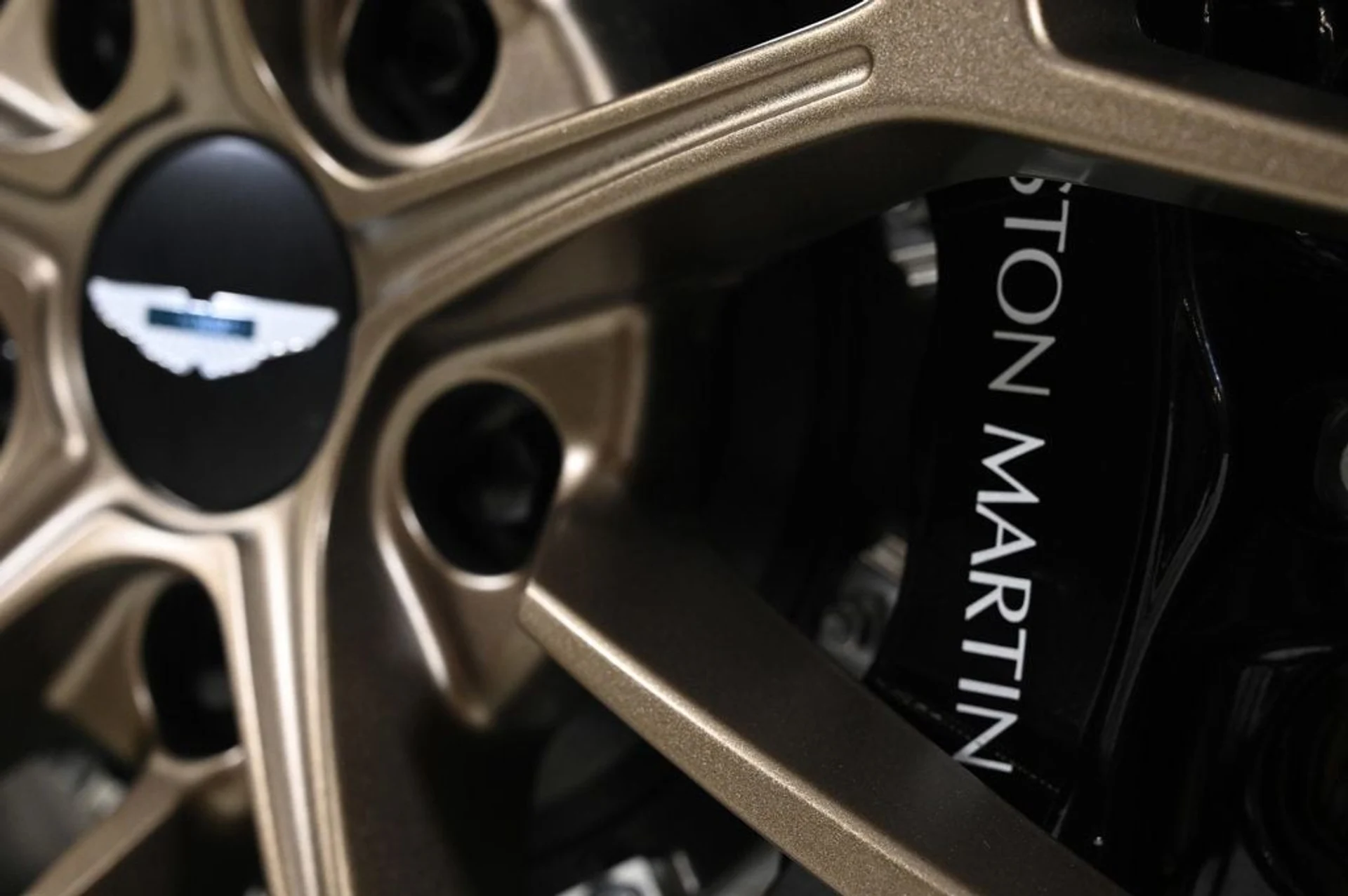 mph022_3319579351_used_2026_aston_martin_vantage_11350_22917538_22_1024_72856b0749
