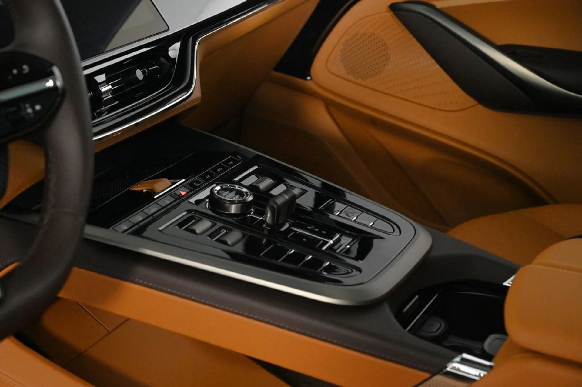 mph022_3323065019_new_2026_aston_martin_dbx_707awd_11350_22968765_23_1024_a0f6aaf218