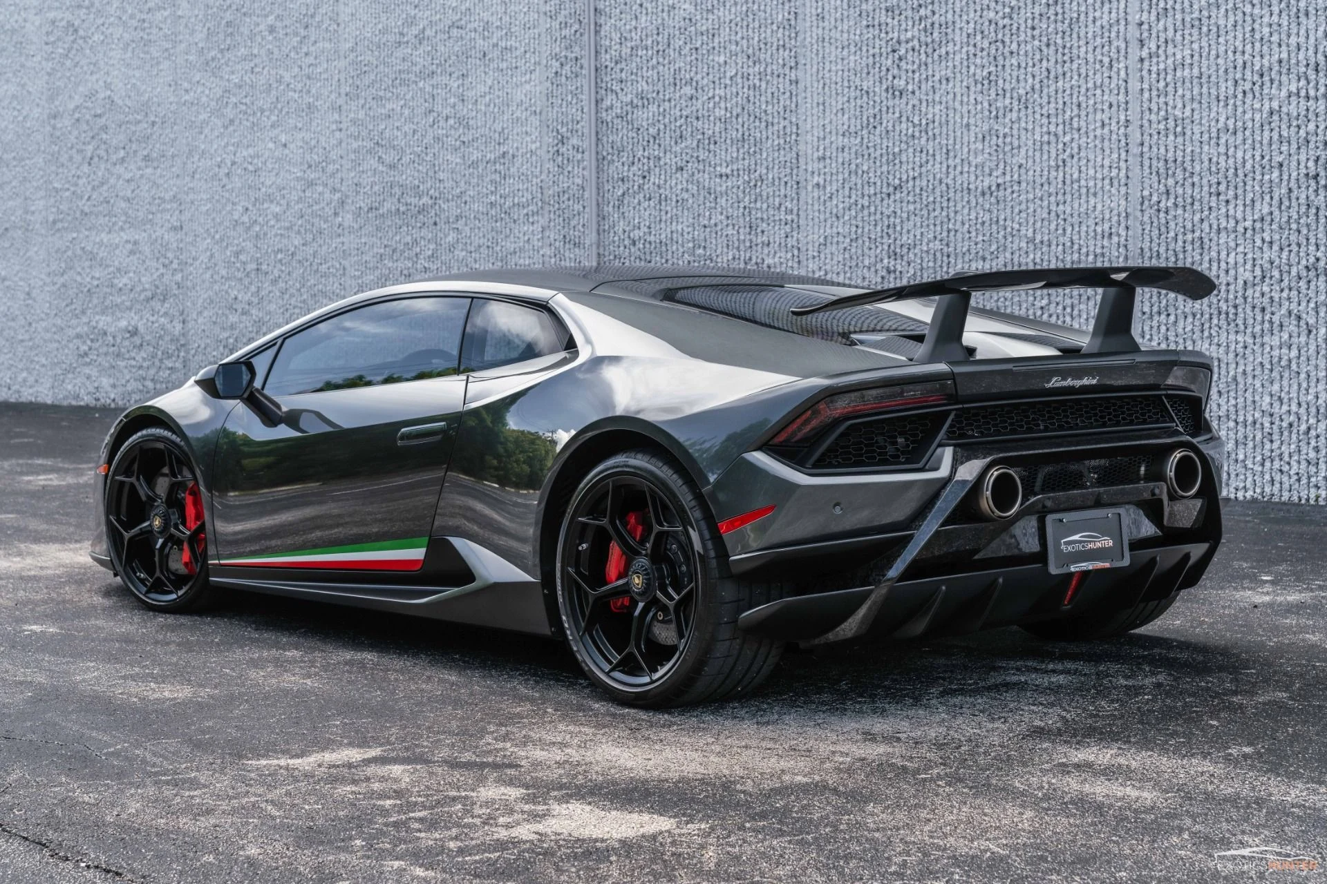 mph022_3330214790_Used_2018_Lamborghini_Huracan_LP_640_4_Performante_w_Sensonum_Lifting_System_Navigation_1725570951_feec460c53