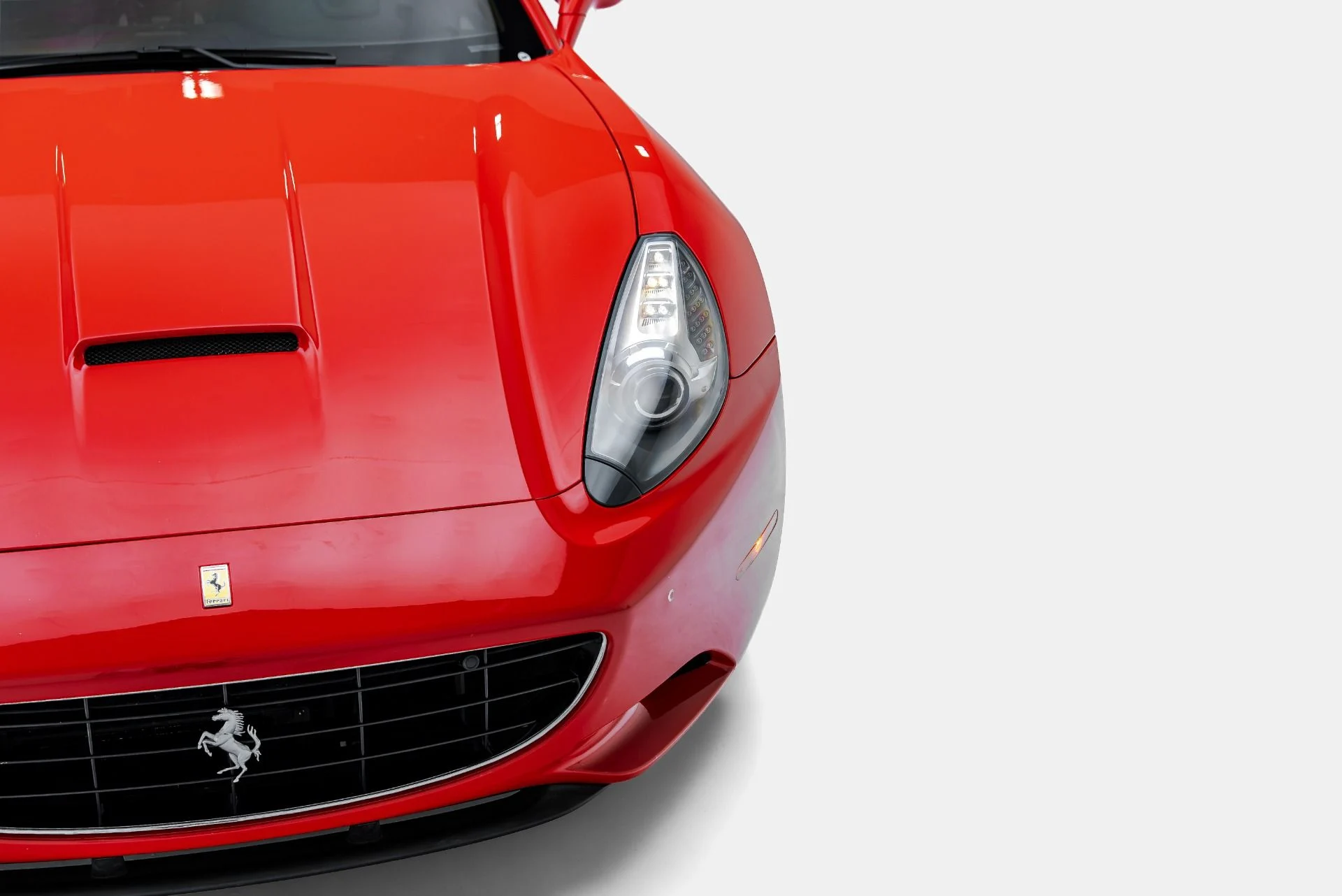 mph022_3330620406_Used_2011_Ferrari_California_1793140851_acc1364785
