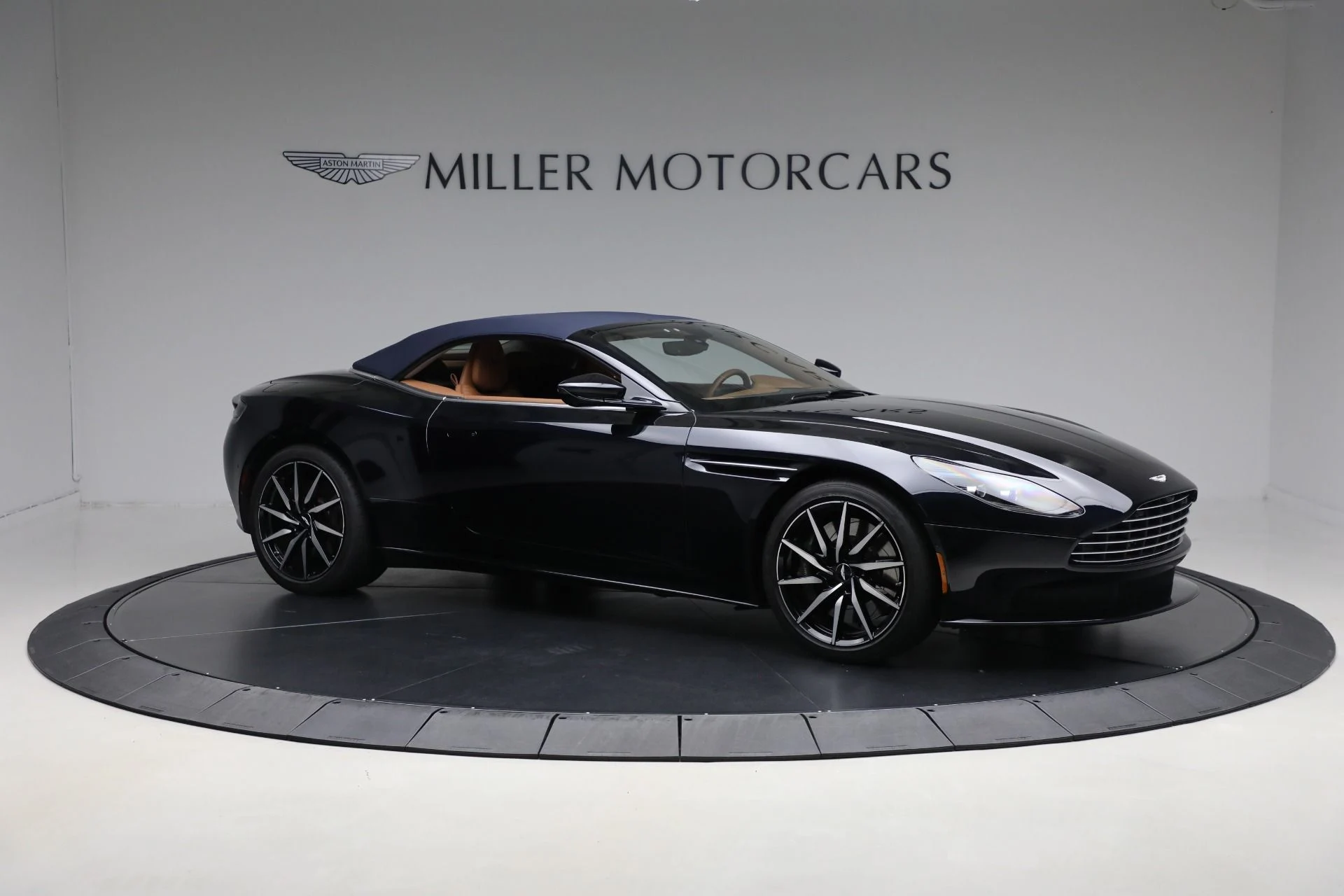 mph022_3330953031_Used_2022_Aston_Martin_DB_11_Volante_47d88d8174