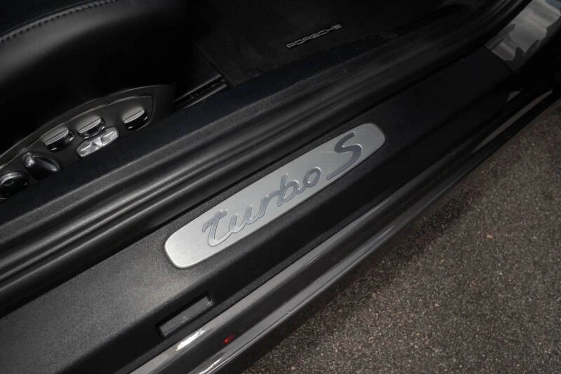 mph022_3333995553_2016_porsche_911_turbo_s_awd_2dr_coupe_784e7d4849