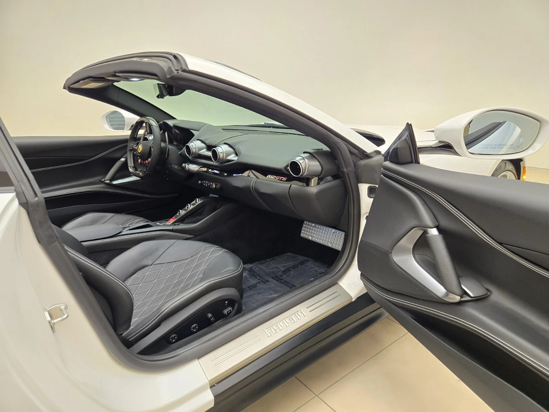 mph022_3335833367_Used_2022_Ferrari_812_GTS_1765263630_186b96ea8d