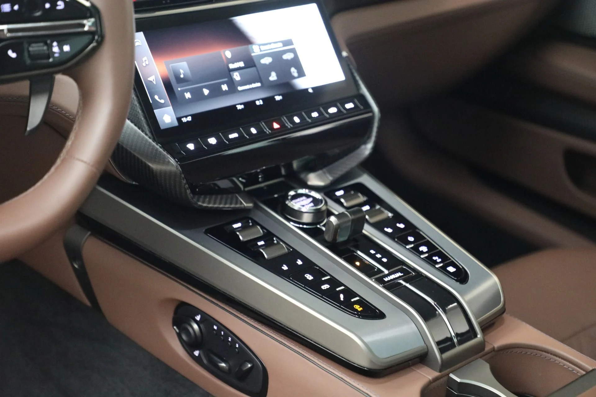 mph022_3336879842_Used_2025_Aston_Martin_Vanquish_1791232652_d1ce0ee734