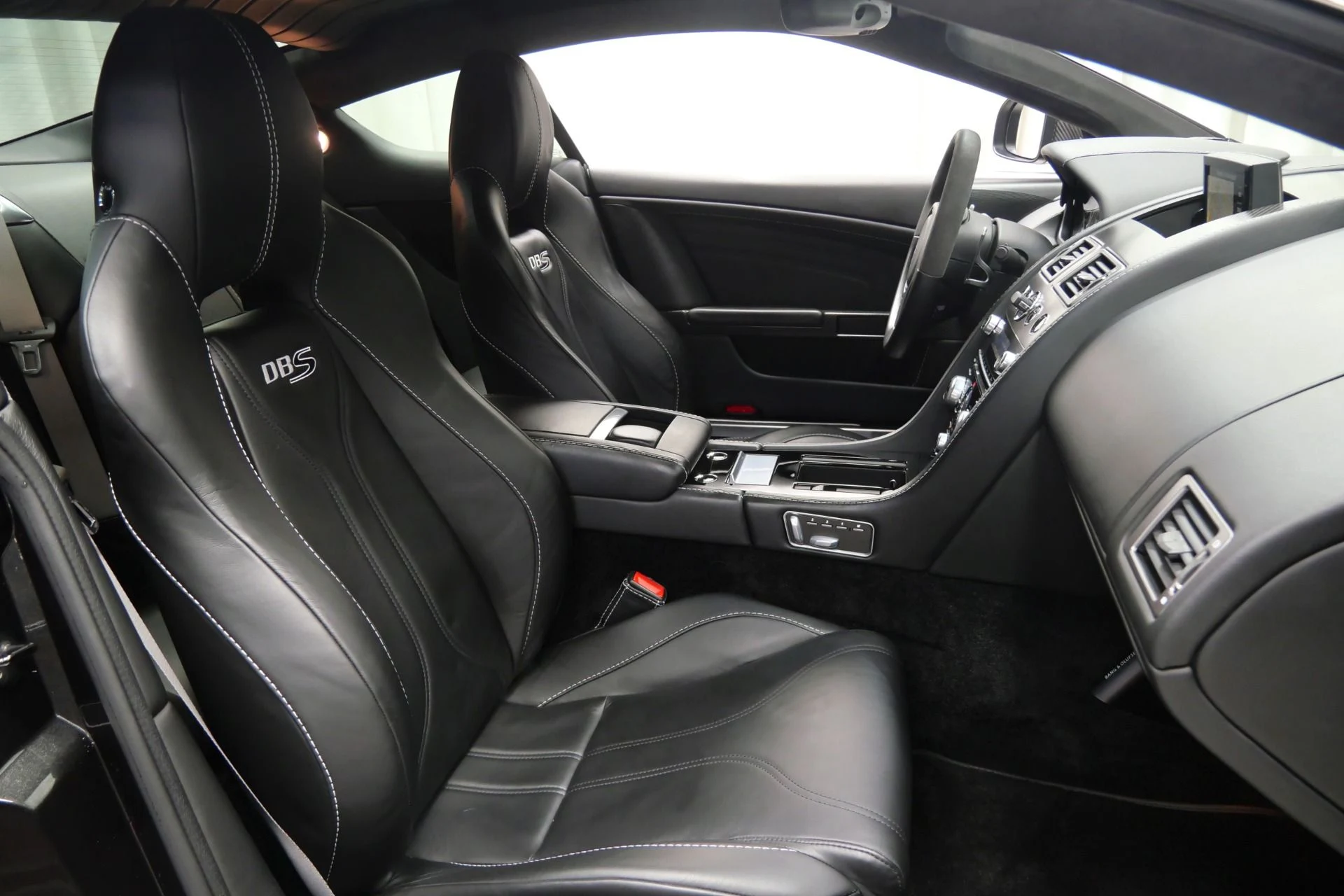 mph022_3338908889_Used_2012_Aston_Martin_DBS_Carbon_Edition_1761154594_53712ece28