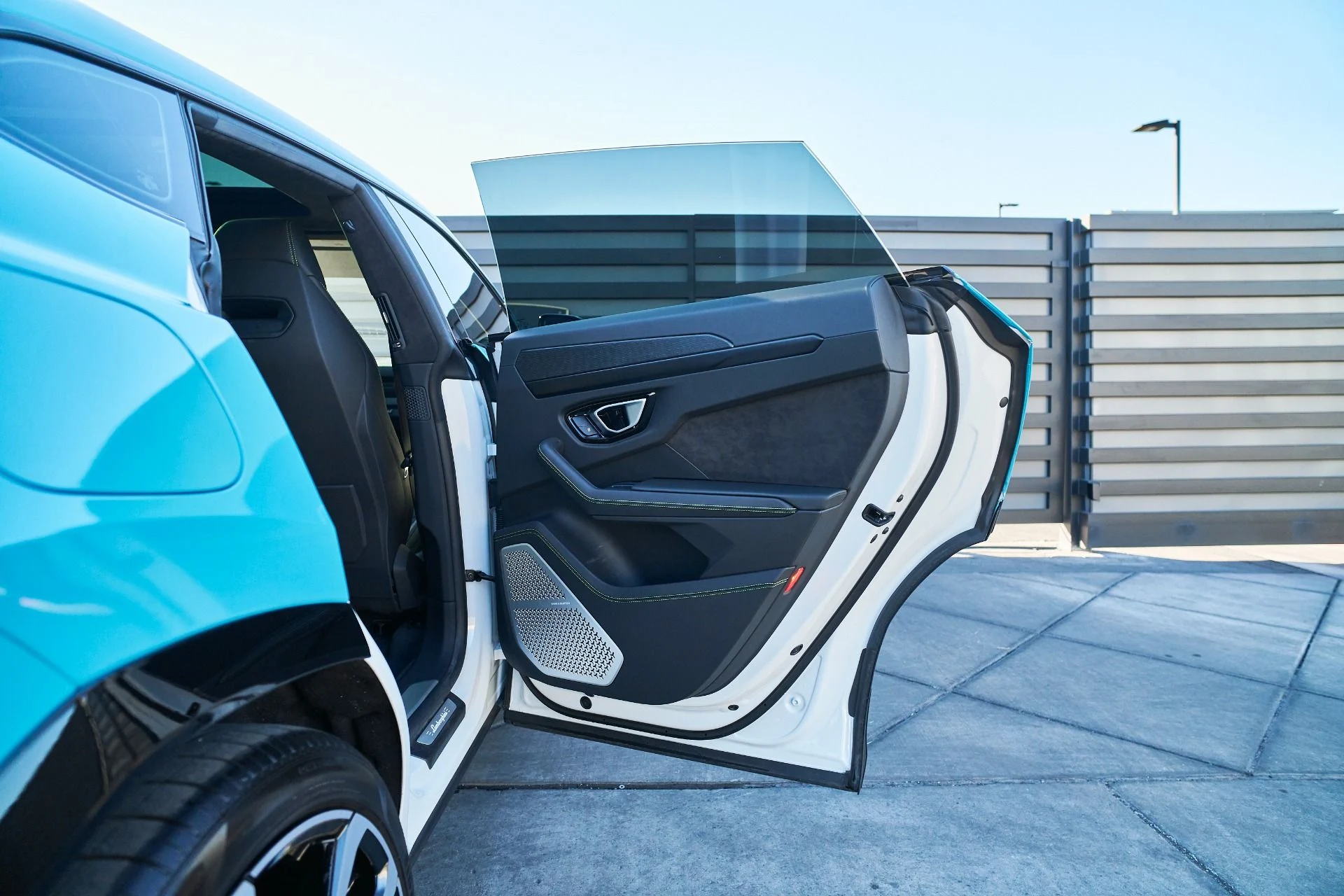 mph022_3339104261_Used_2021_Lamborghini_Urus_1765854464_a4a0cb9d46