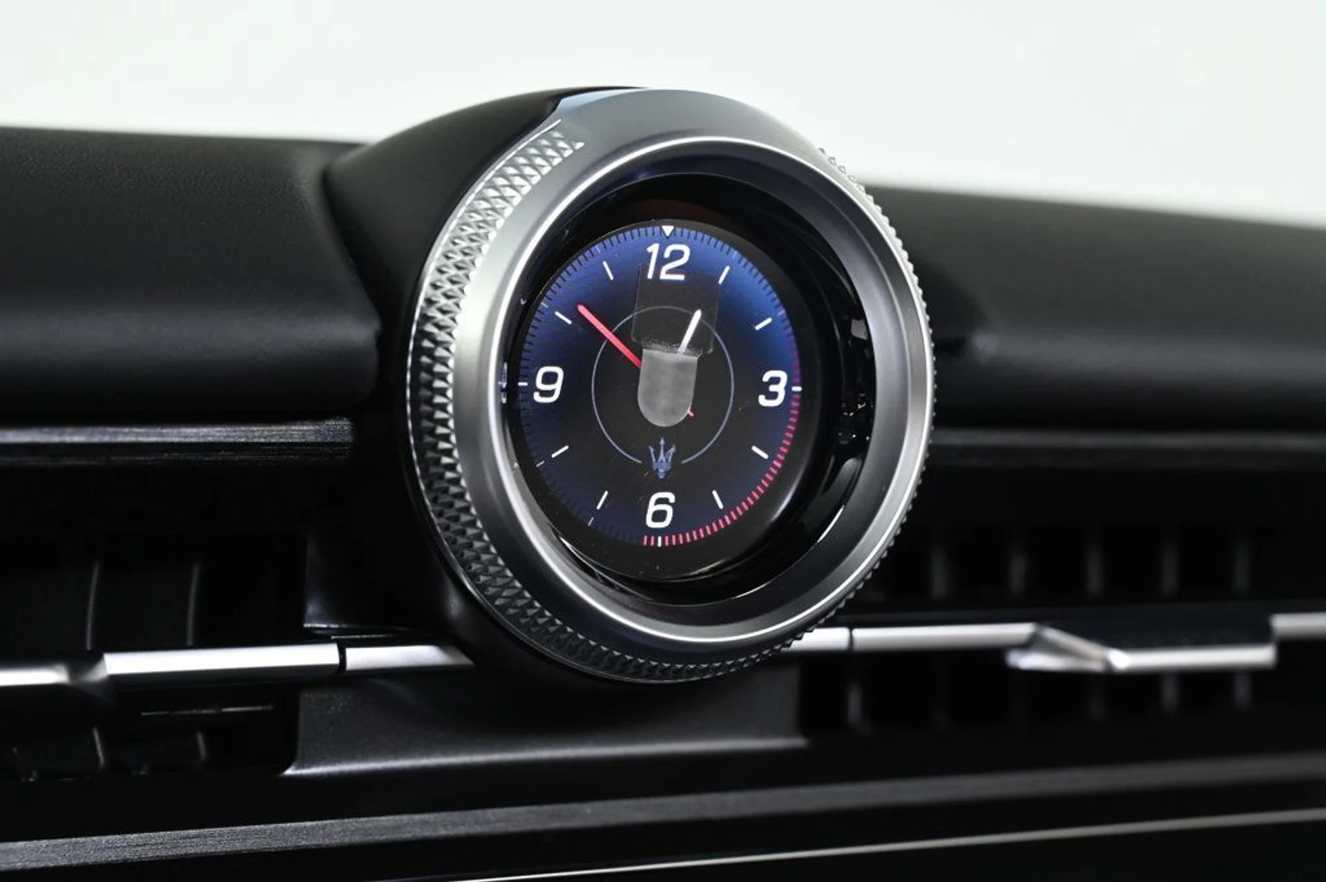 mph022_3341206508_new_2026_maserati_grancabrio_convertible_11350_22949331_22_1024_6bb6b118c4