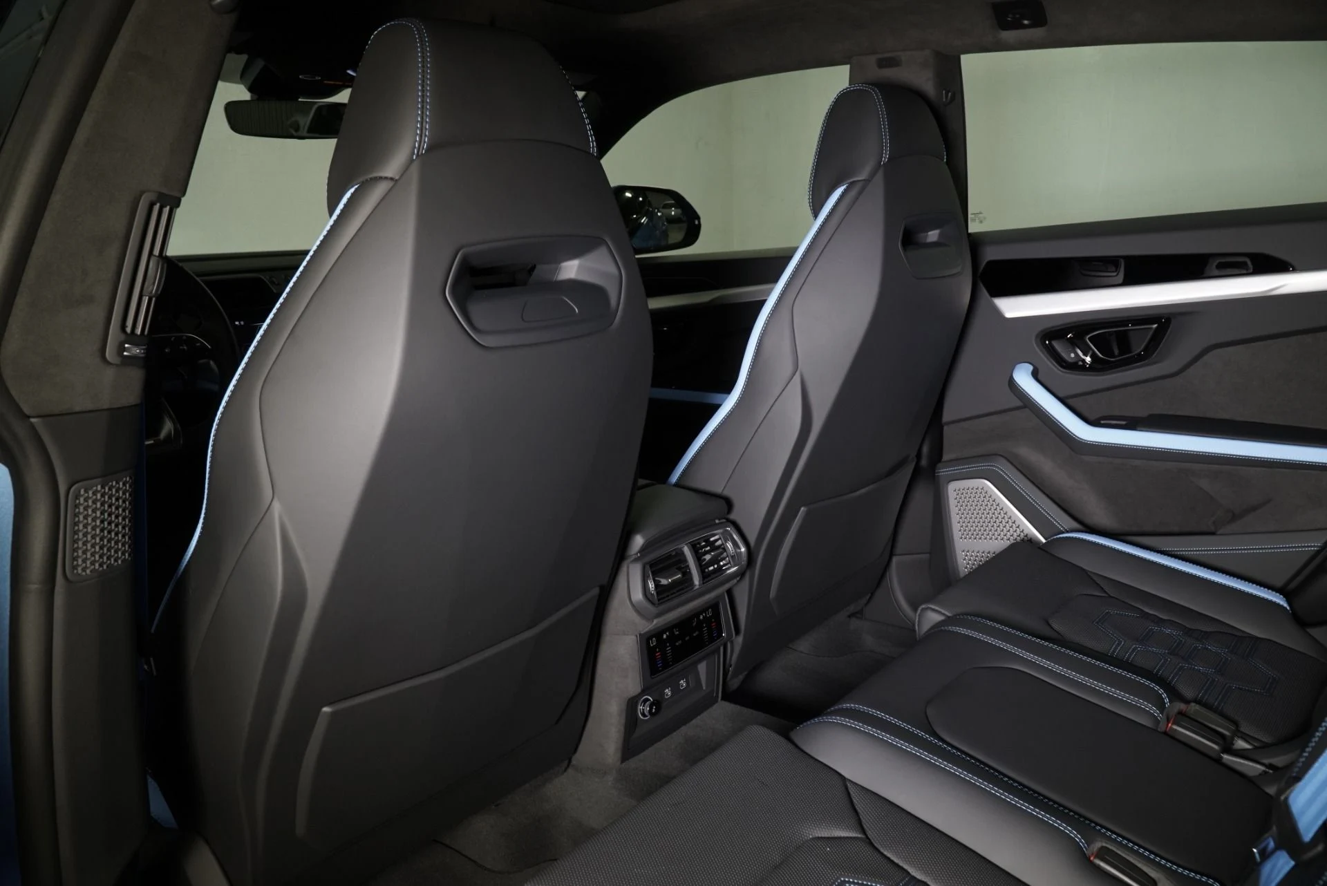 mph022_3347335786_New_2025_Lamborghini_Urus_SE_1760113903_4f8091b21d