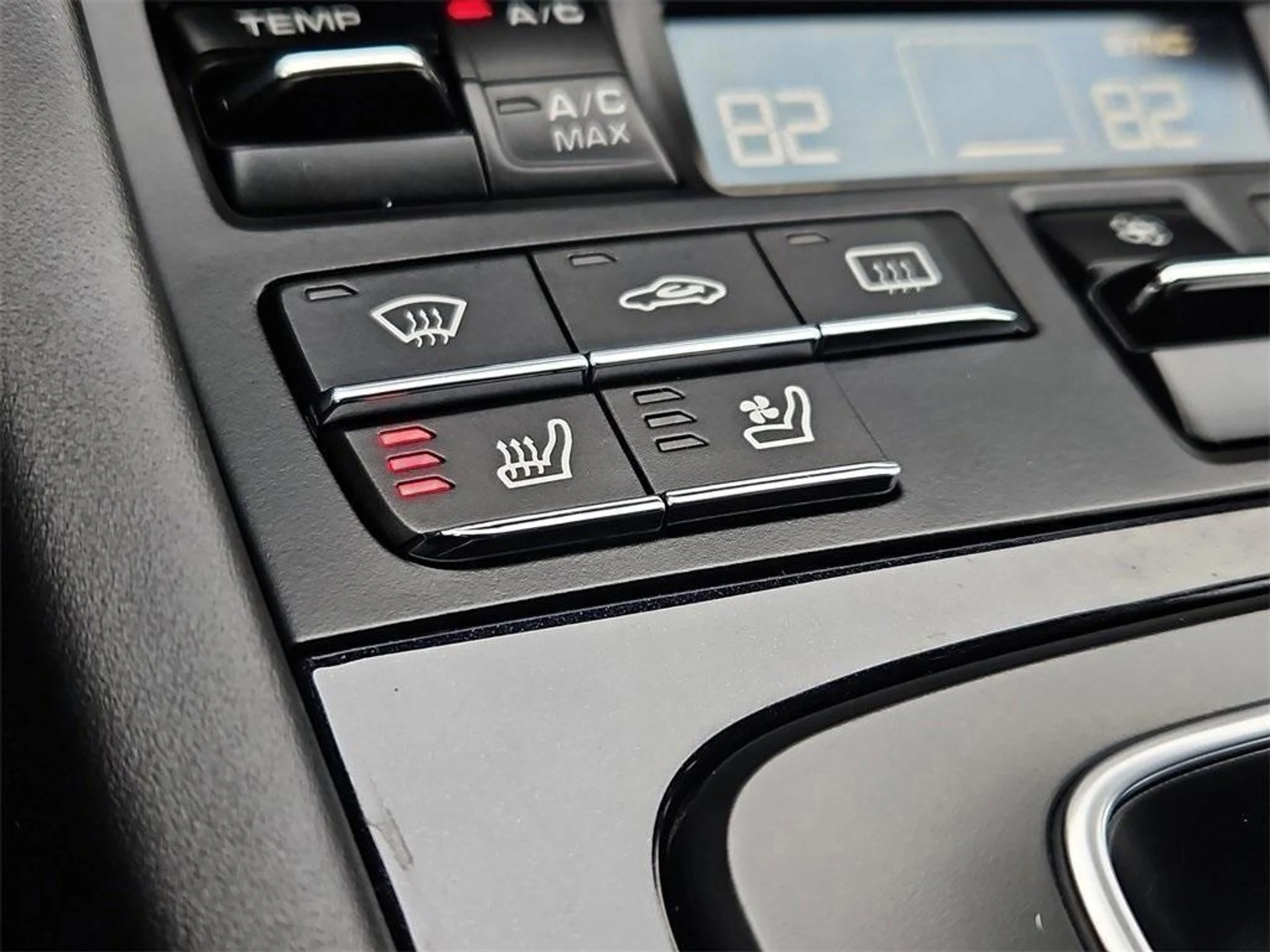 mph022_3351720825_JD_2_R64_GNH_4_Wf_Pug_XMBUJ_Mst_L6_A_01dae59d11