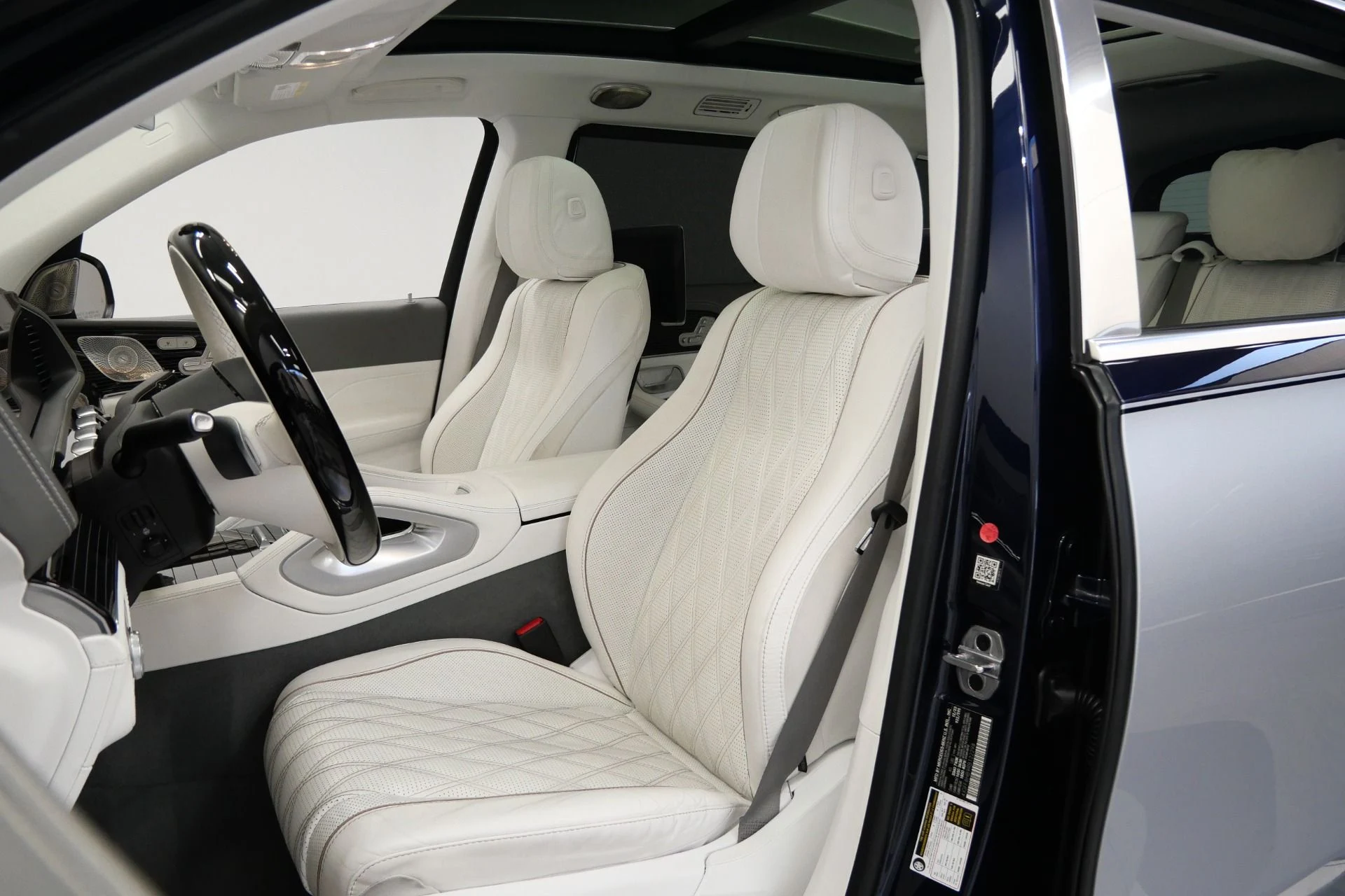 mph022_3361470527_Used_2024_Mercedes_Benz_Maybach_GLS_600_4_MATIC_Factory_Two_Tone_paint_Polished_Wheels_Loaded_1774374618_f322796016