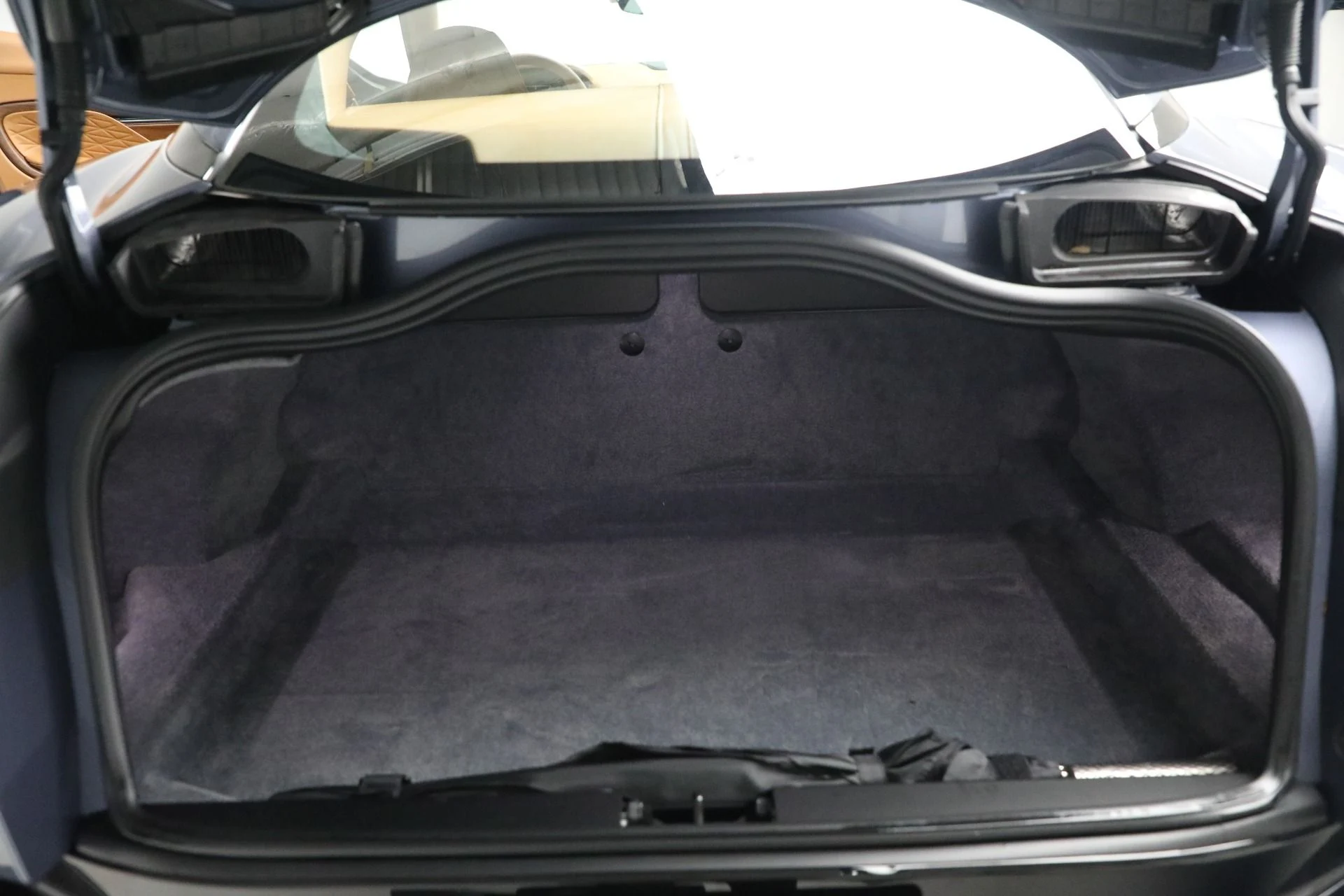 mph022_3362597496_New_2025_Aston_Martin_DB_12_V8_625db9983a