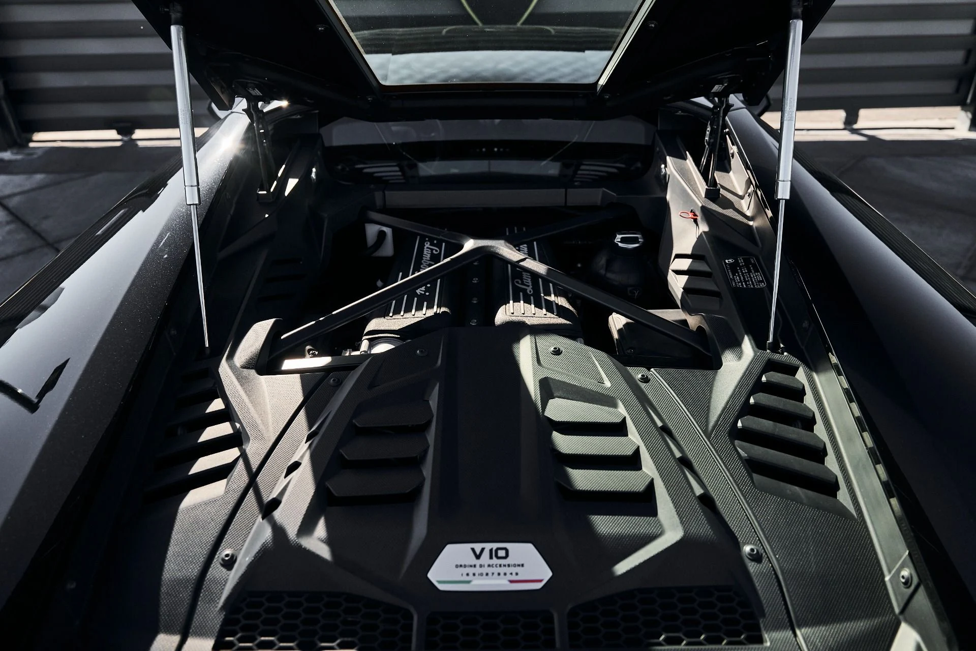 mph022_3363717779_Used_2021_Lamborghini_Huracan_EVO_Base_1774404960_edbacbad7e