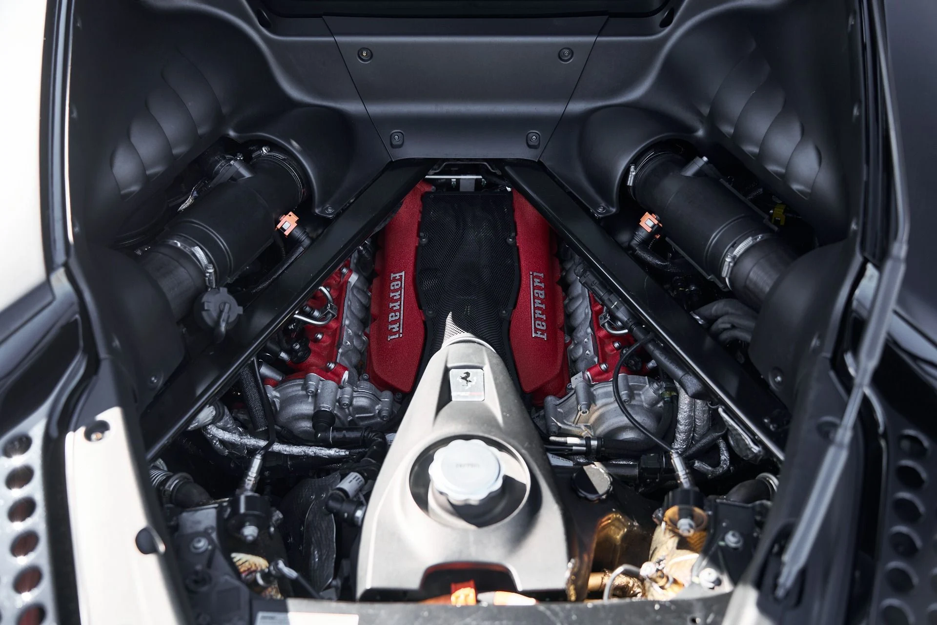 mph022_3376603216_Used_2022_Ferrari_SF_90_Stradale_Base_1760226985_f0fd147921