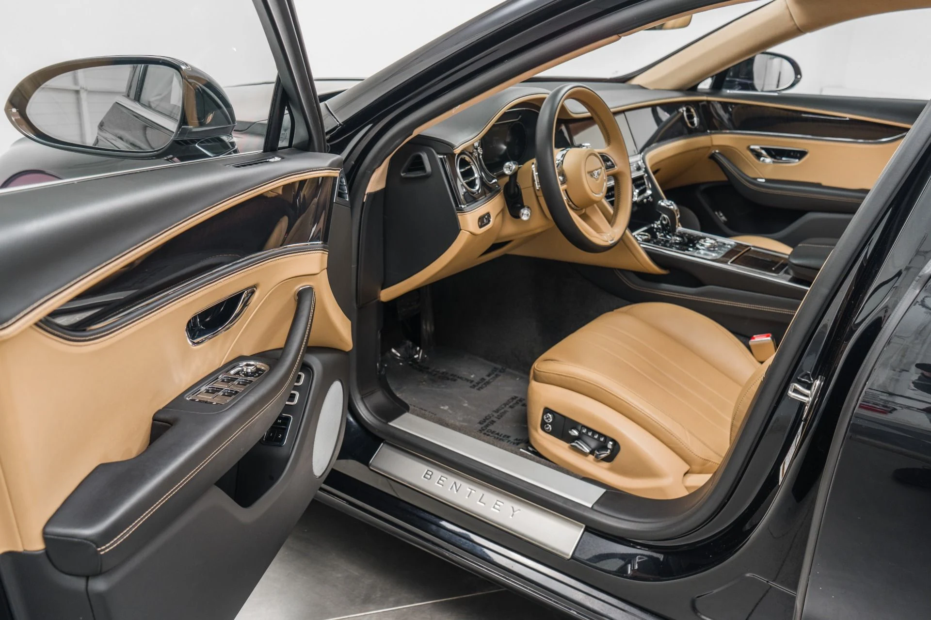 mph022_3376893503_Used_2023_Bentley_Flying_Spur_Hybrid_Four_Seat_Comfort_Specification_Contrast_Piping_and_Stitching_1772036737_82c2fa9d46