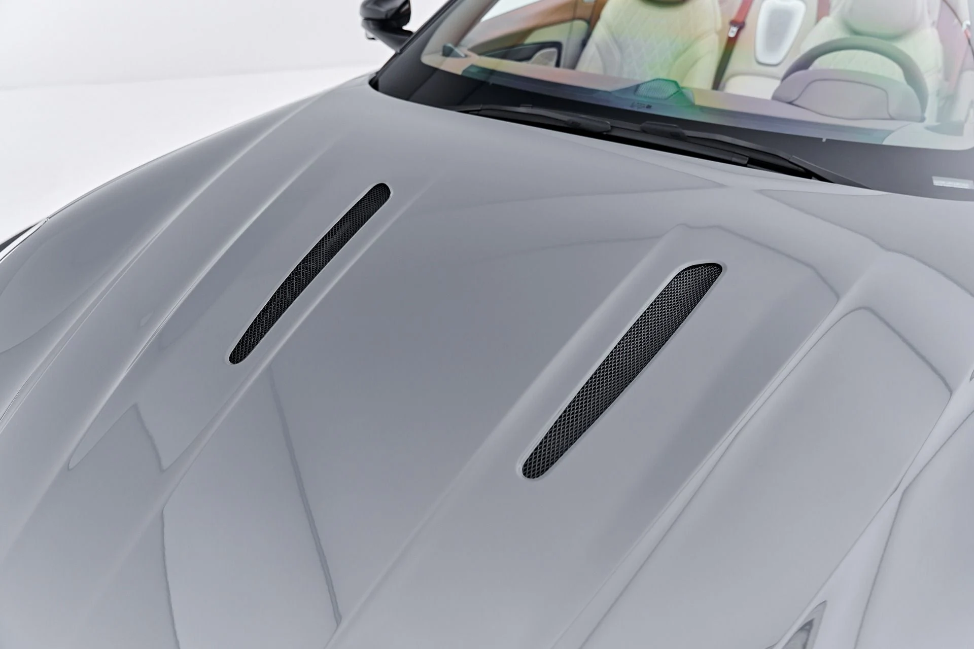 mph022_3381310773_Used_2025_Aston_Martin_DB_12_Volante_1791997224_9c29bfb9b8