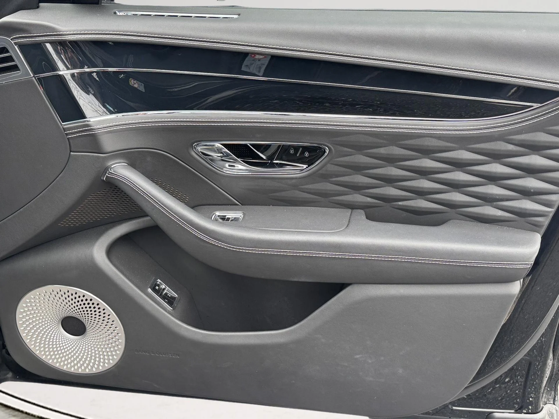 mph022_3382533516_a640d19beb9e4352b9e6bc728d8b0f76_e5399f816c