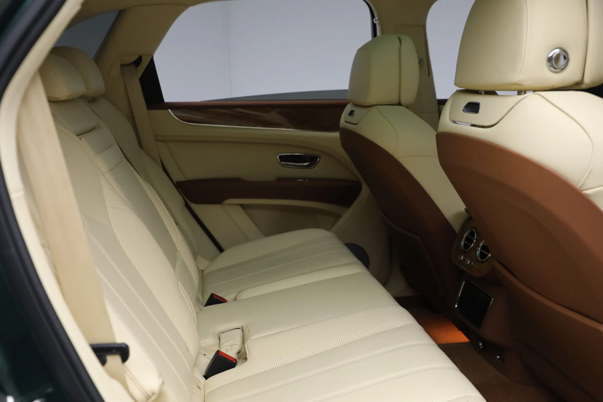 mph022_3405591311_Used_2023_Bentley_Bentayga_V8_1f4de070ed