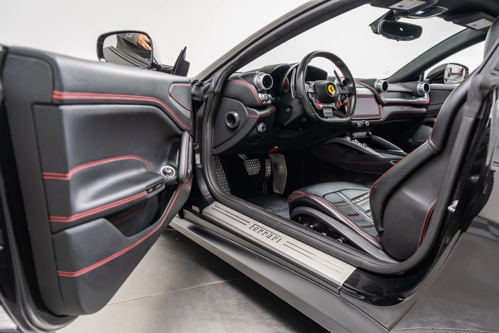 mph022_3413530593_Used_2019_Ferrari_GTC_4_Lusso_1790632614_cb227588b5