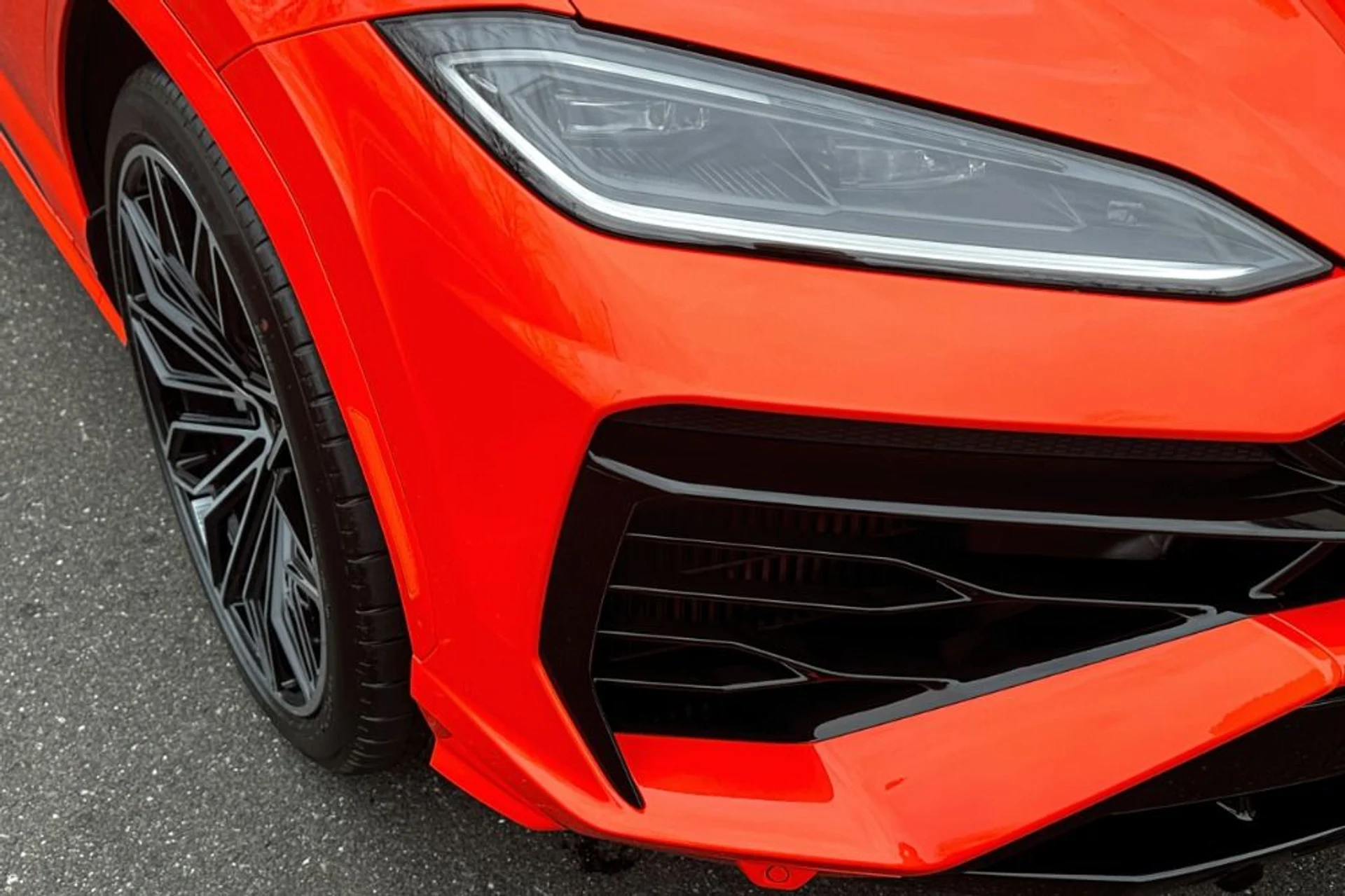 mph022_3414984592_New_2025_Lamborghini_Urus_SE_1765782567_87855adf51