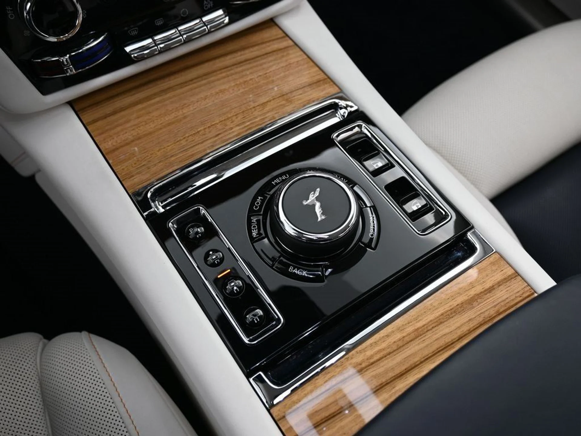 mph022_3421882745_dd1a513104c4280a28e6ef149a6d0802_6eee4dc4ab