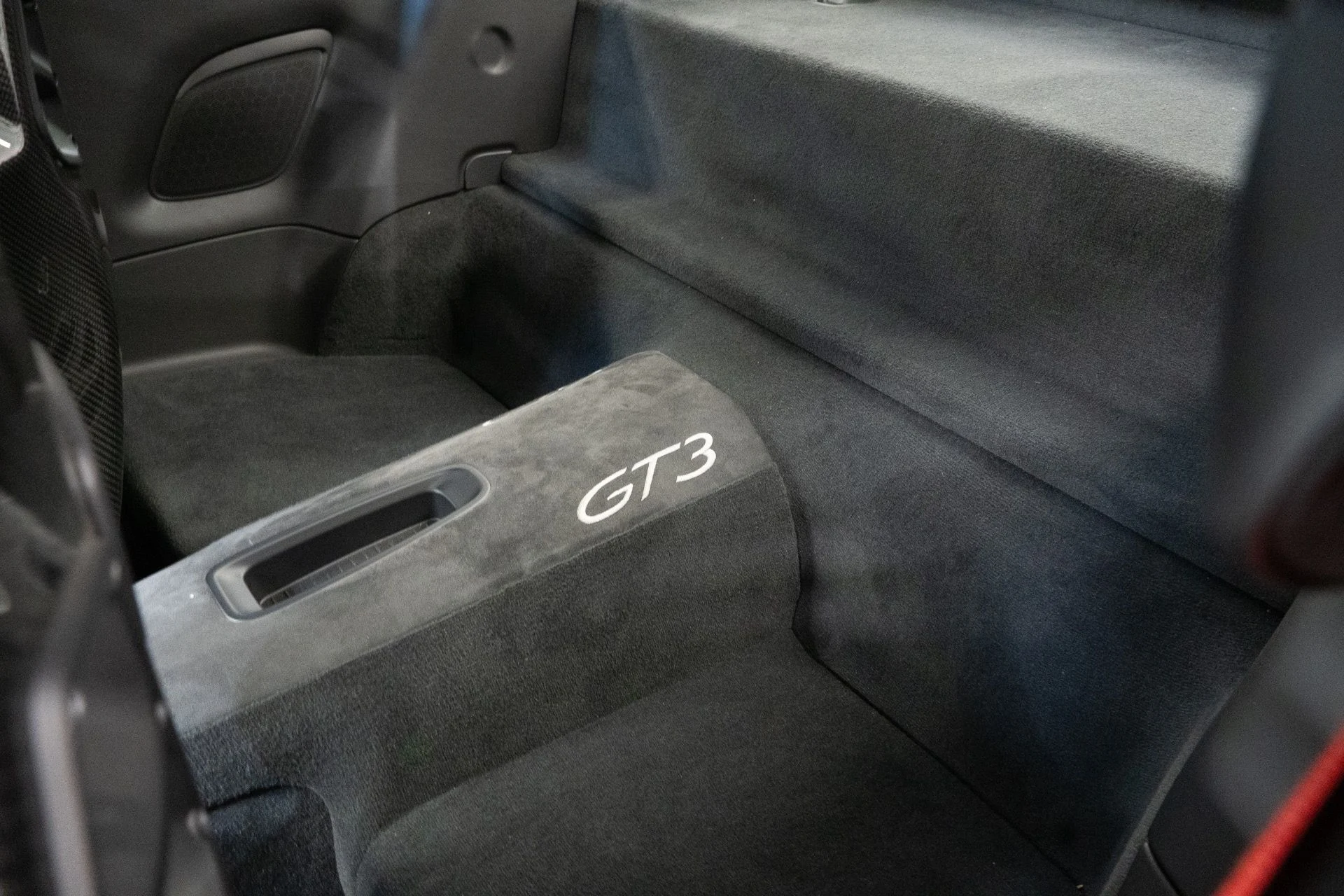 mph022_3427339199_Used_2018_Porsche_911_GT_3_1761338544_c8cace493f