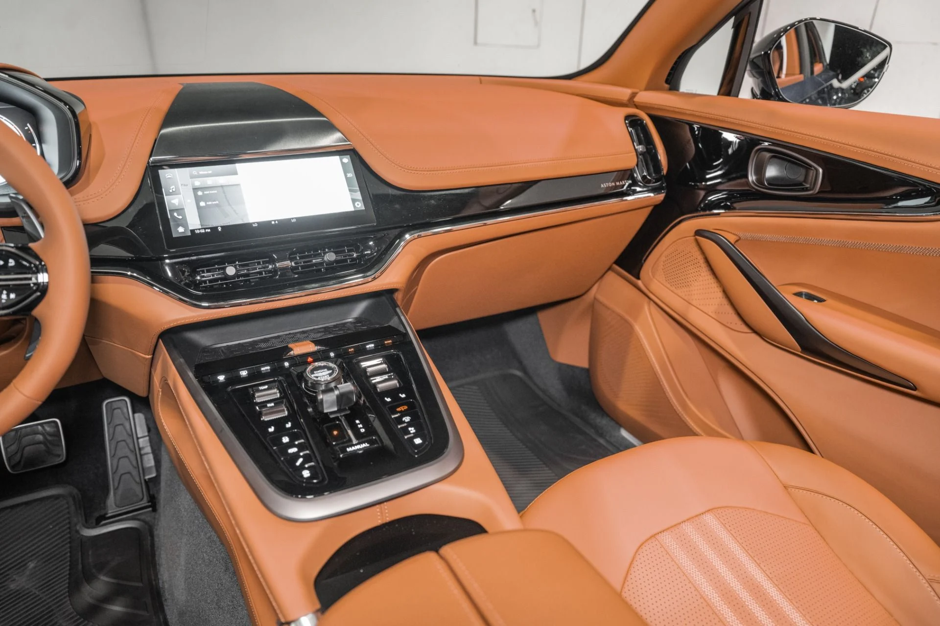 mph022_3441519083_New_2026_Aston_Martin_DBX_707_1780939775_e55fcd6bfd