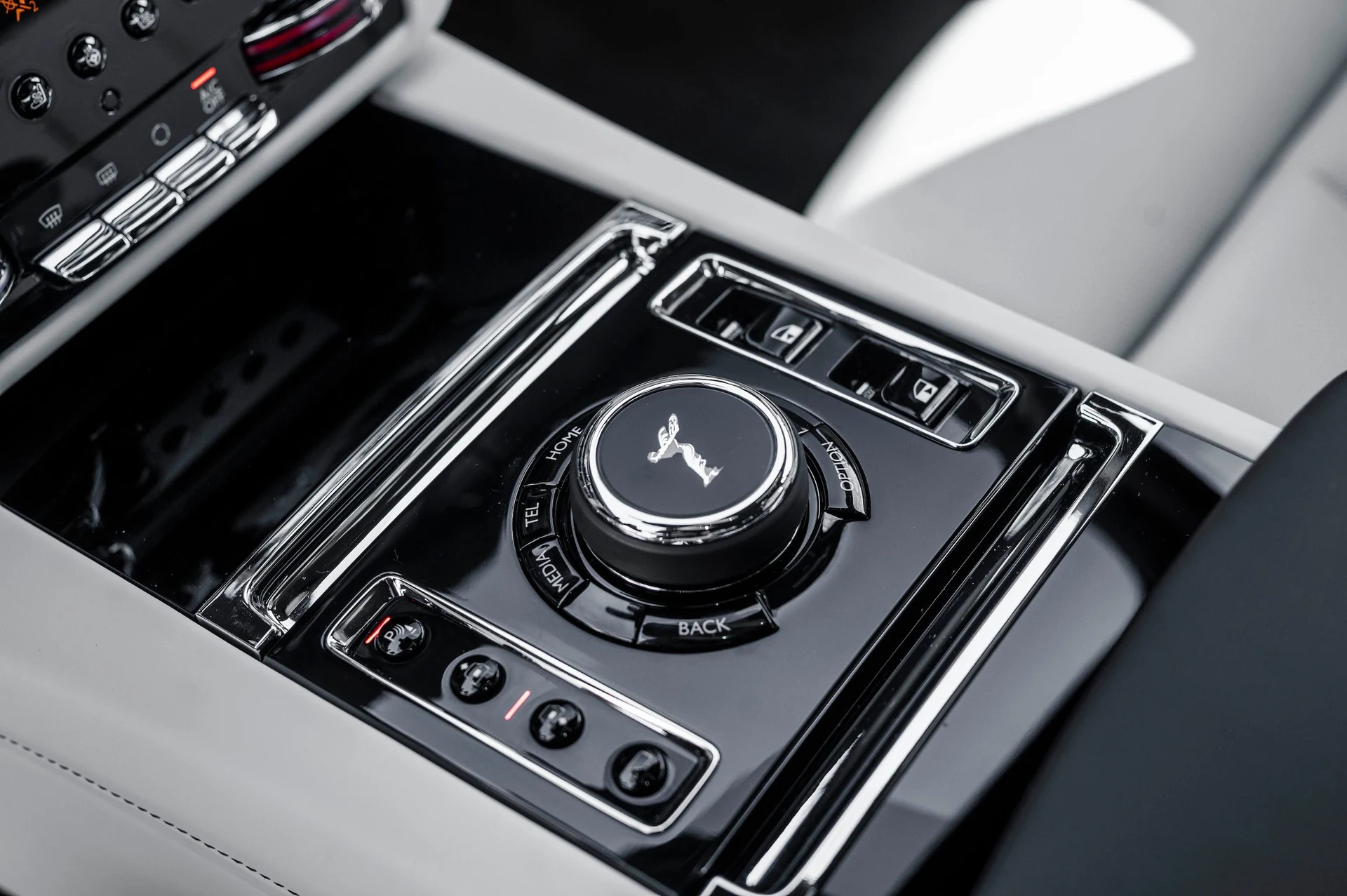 mph022_3441762080_162257fcfc25480593895573f0635f5b_5b9a944080