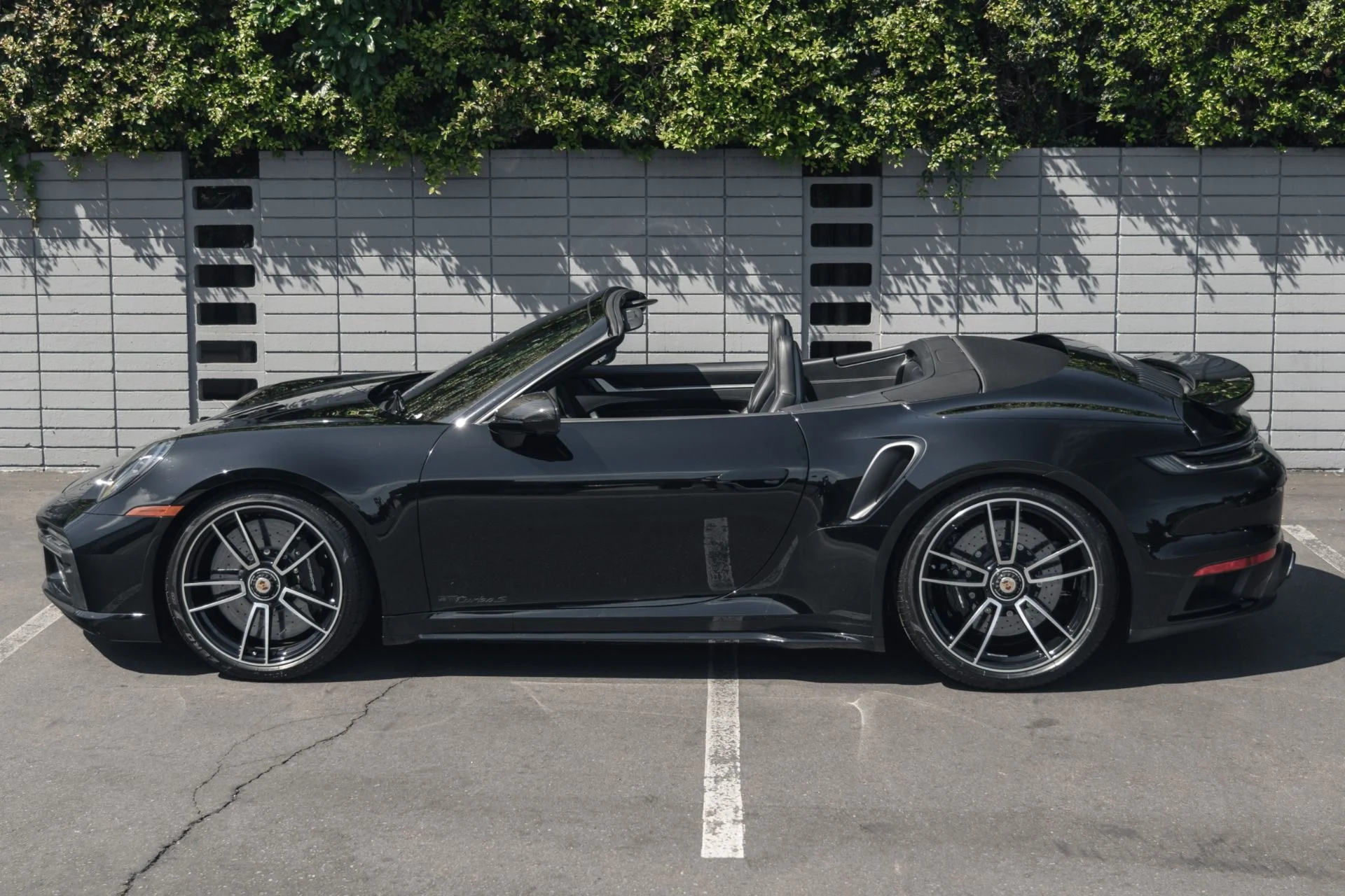 mph022_3444064522_Used_2021_Porsche_911_Turbo_S_1758742195_4f0bc53b6f