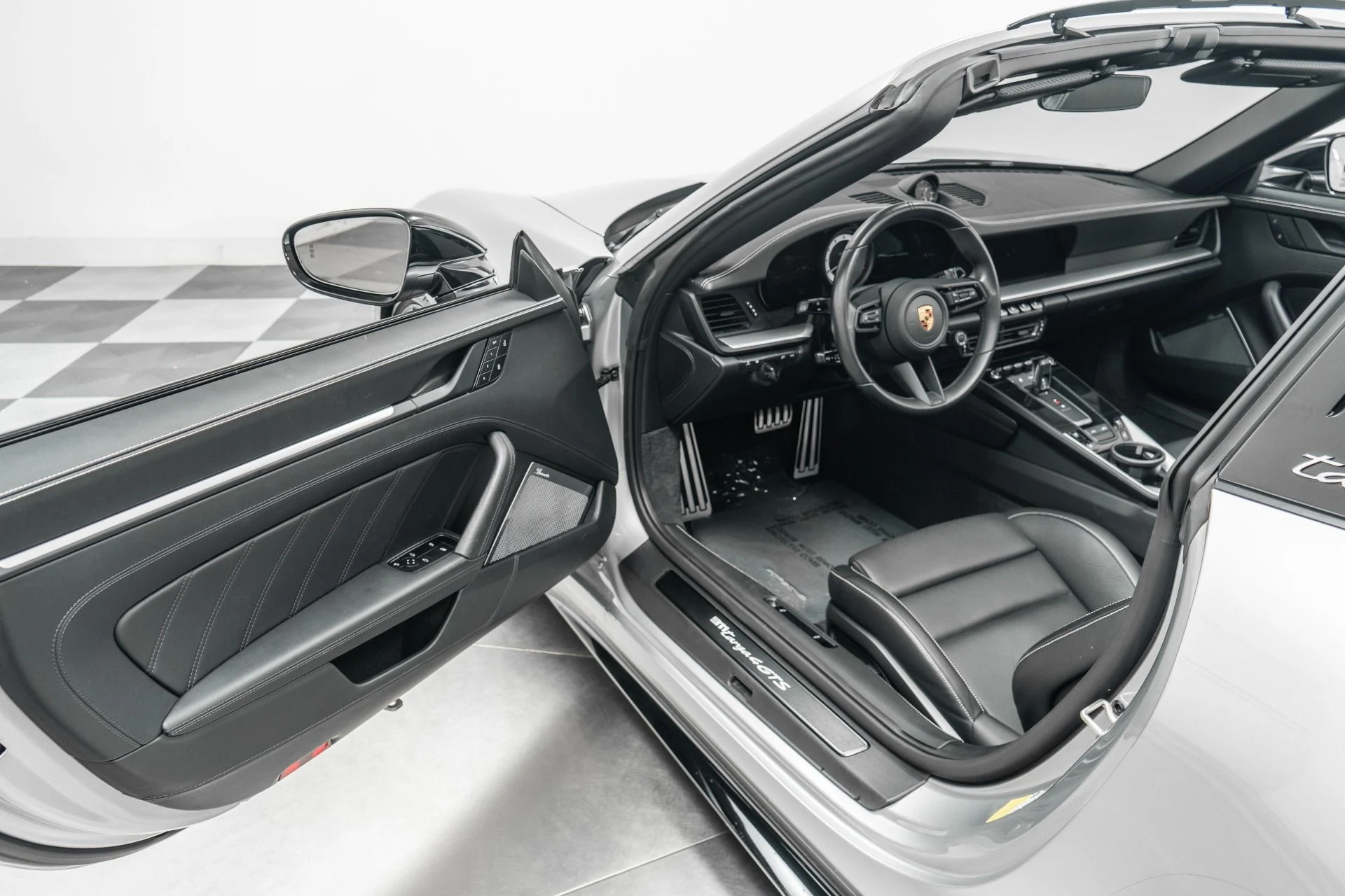 mph022_3445728088_Used_2022_Porsche_911_Targa_4_GTS_1781103510_4a1fe8da84